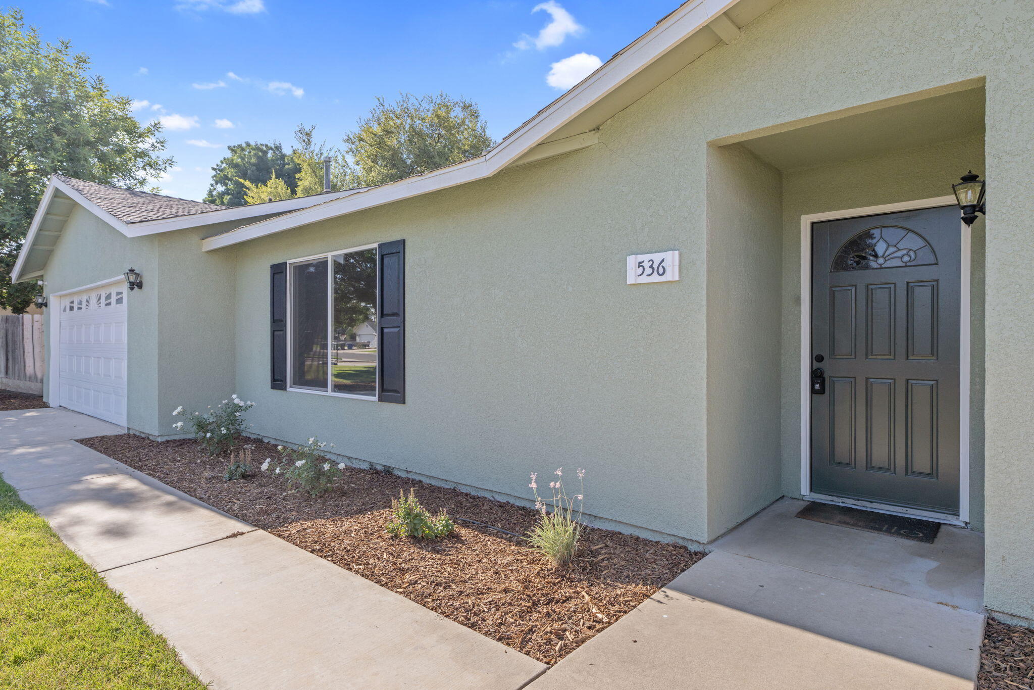 536 Cosart Ct, Exeter, CA 93221