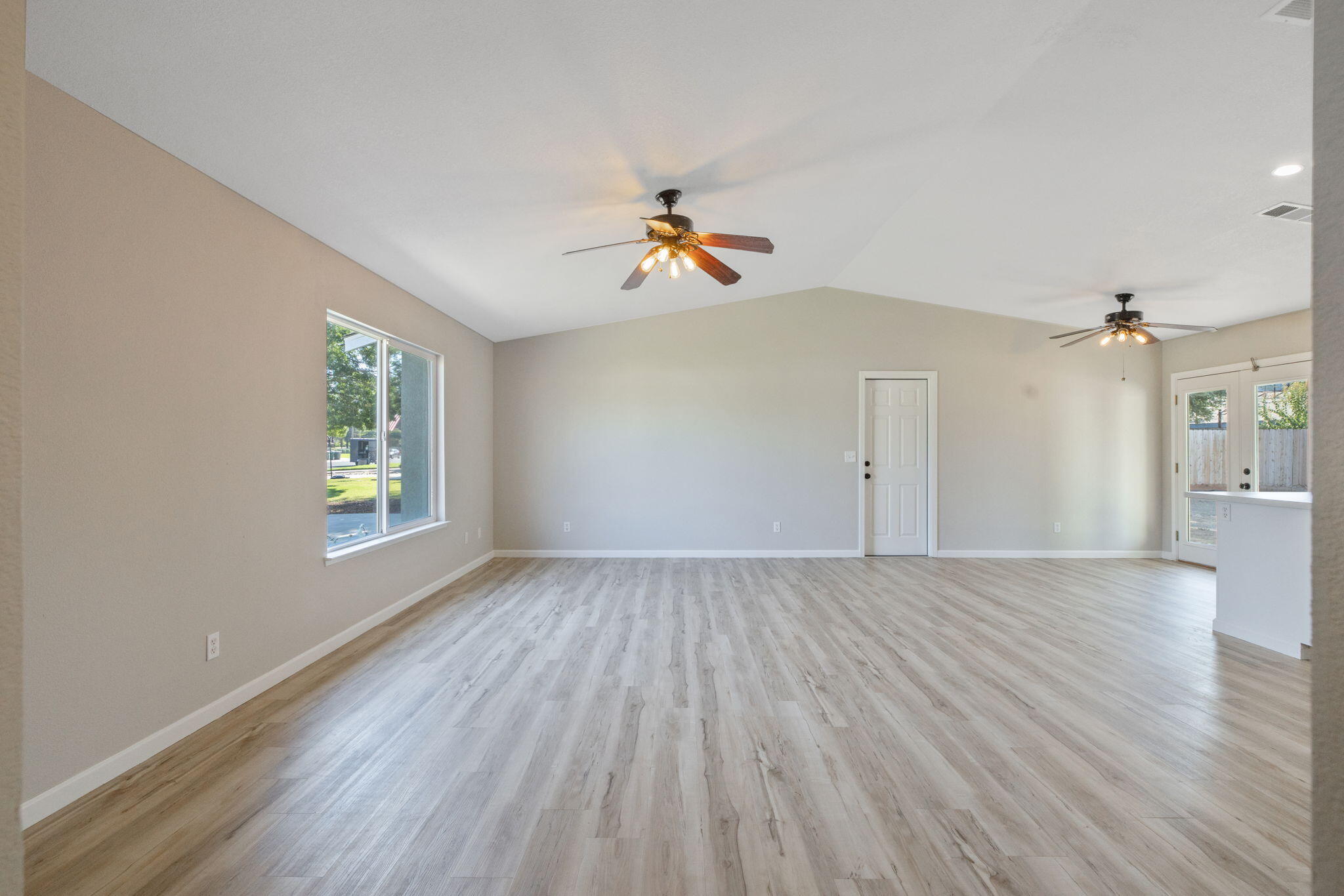 536 Cosart Ct, Exeter, CA 93221