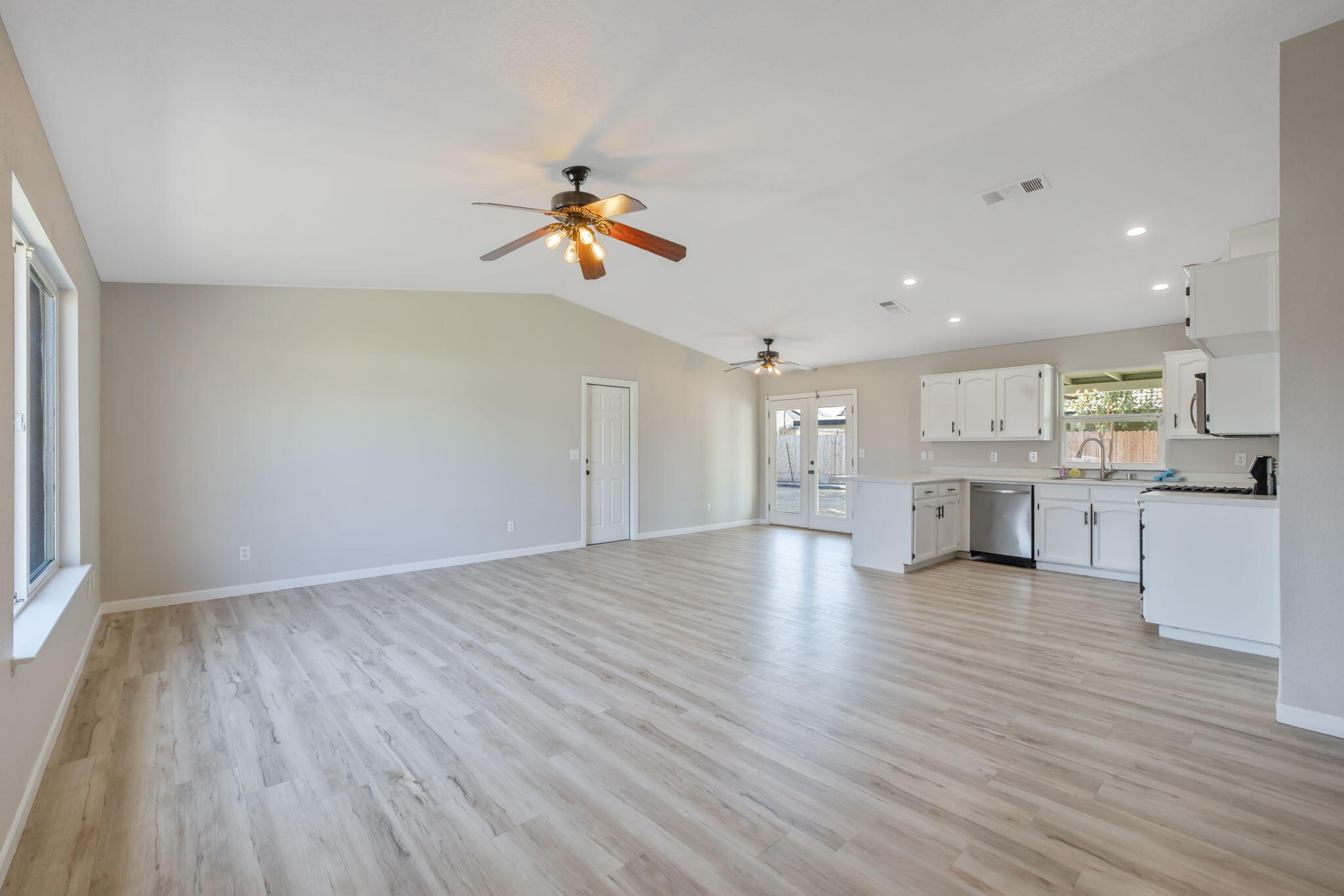 536 Cosart Ct, Exeter, CA 93221