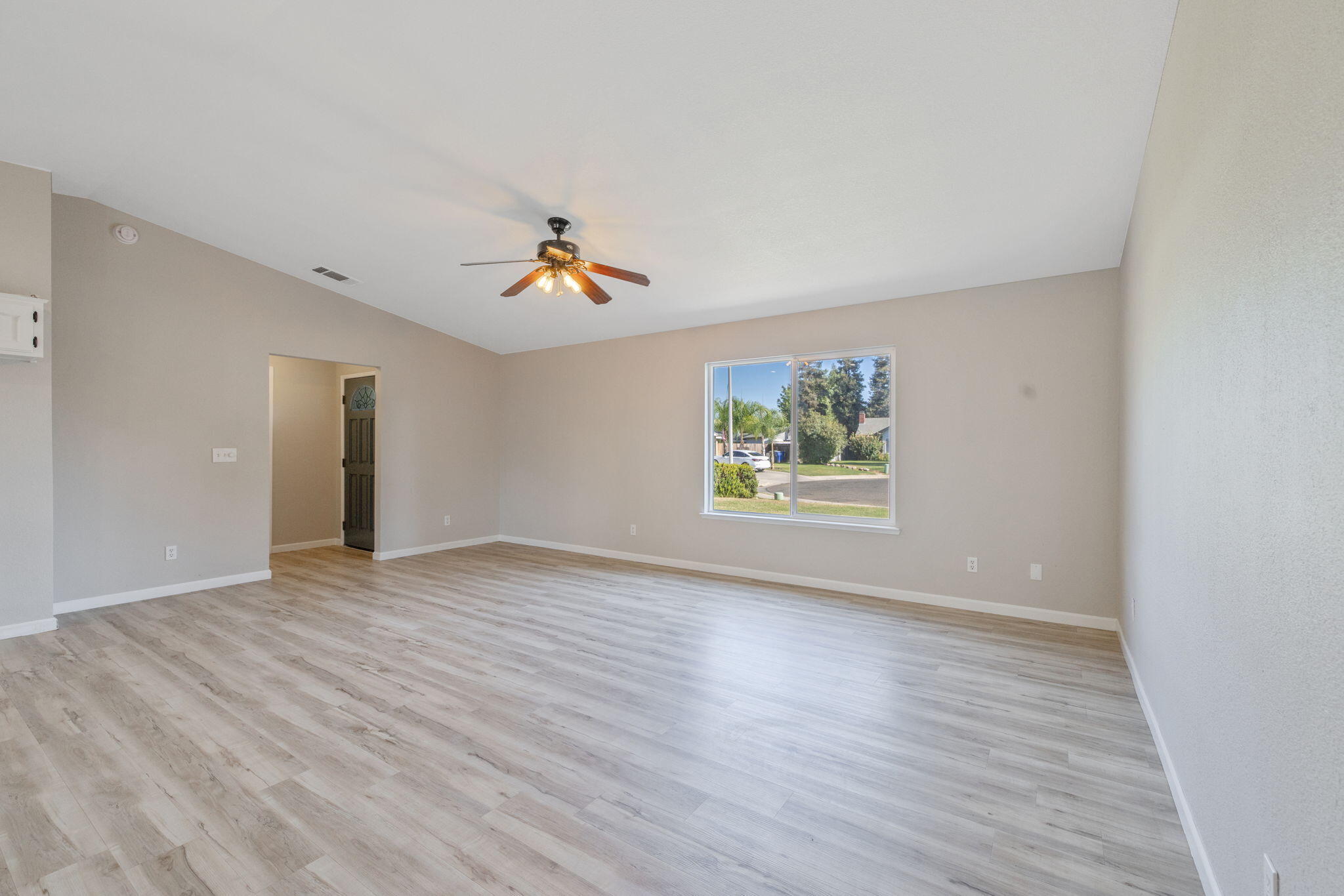 536 Cosart Ct, Exeter, CA 93221