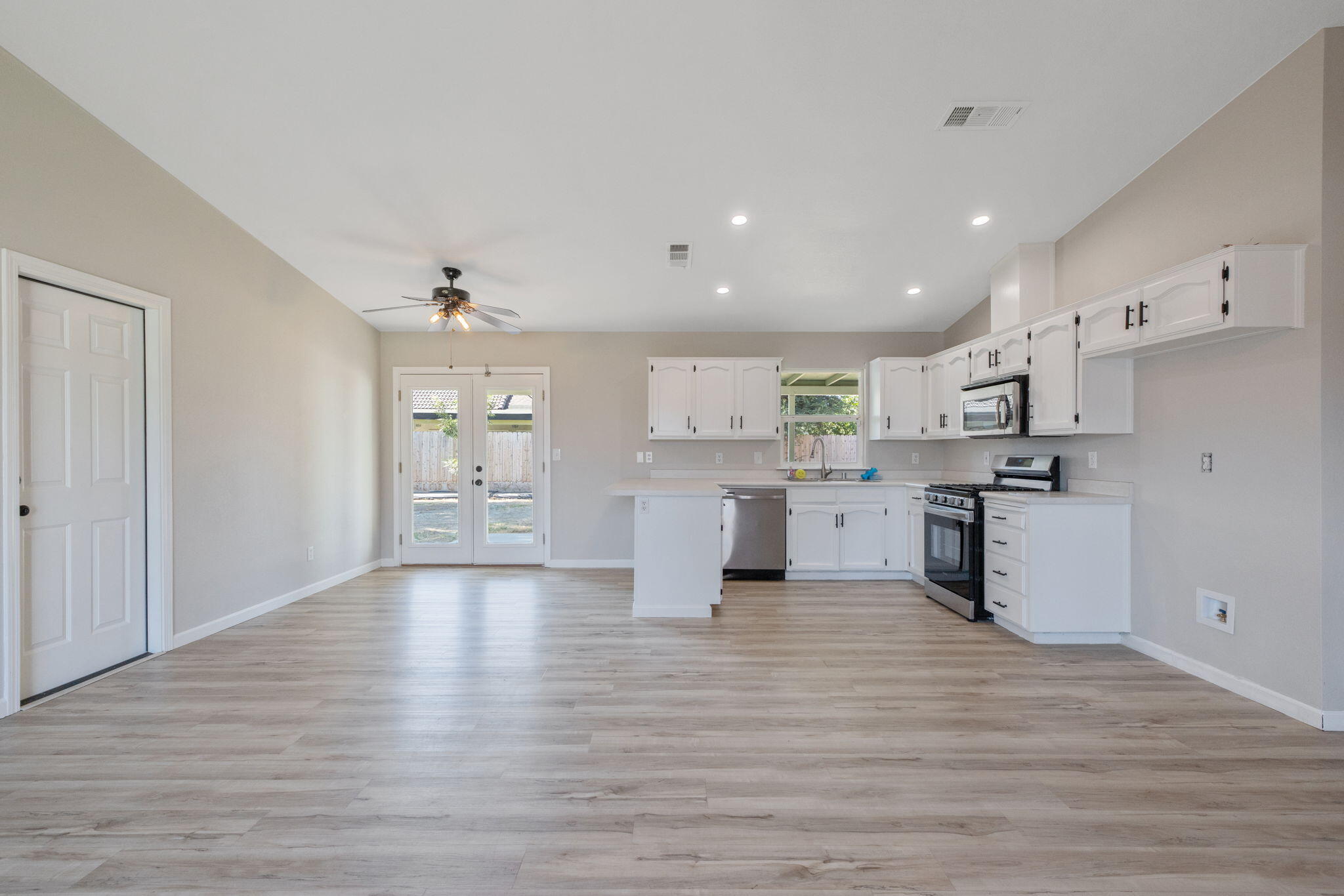 536 Cosart Ct, Exeter, CA 93221