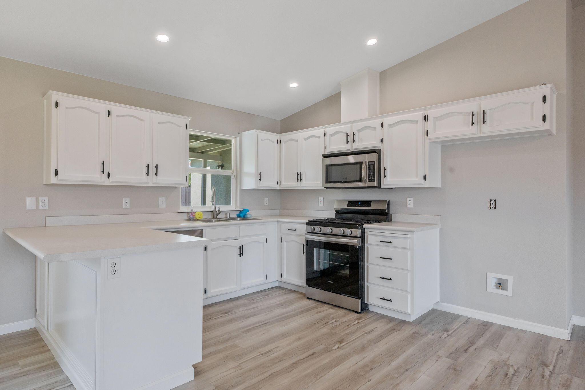 536 Cosart Ct, Exeter, CA 93221