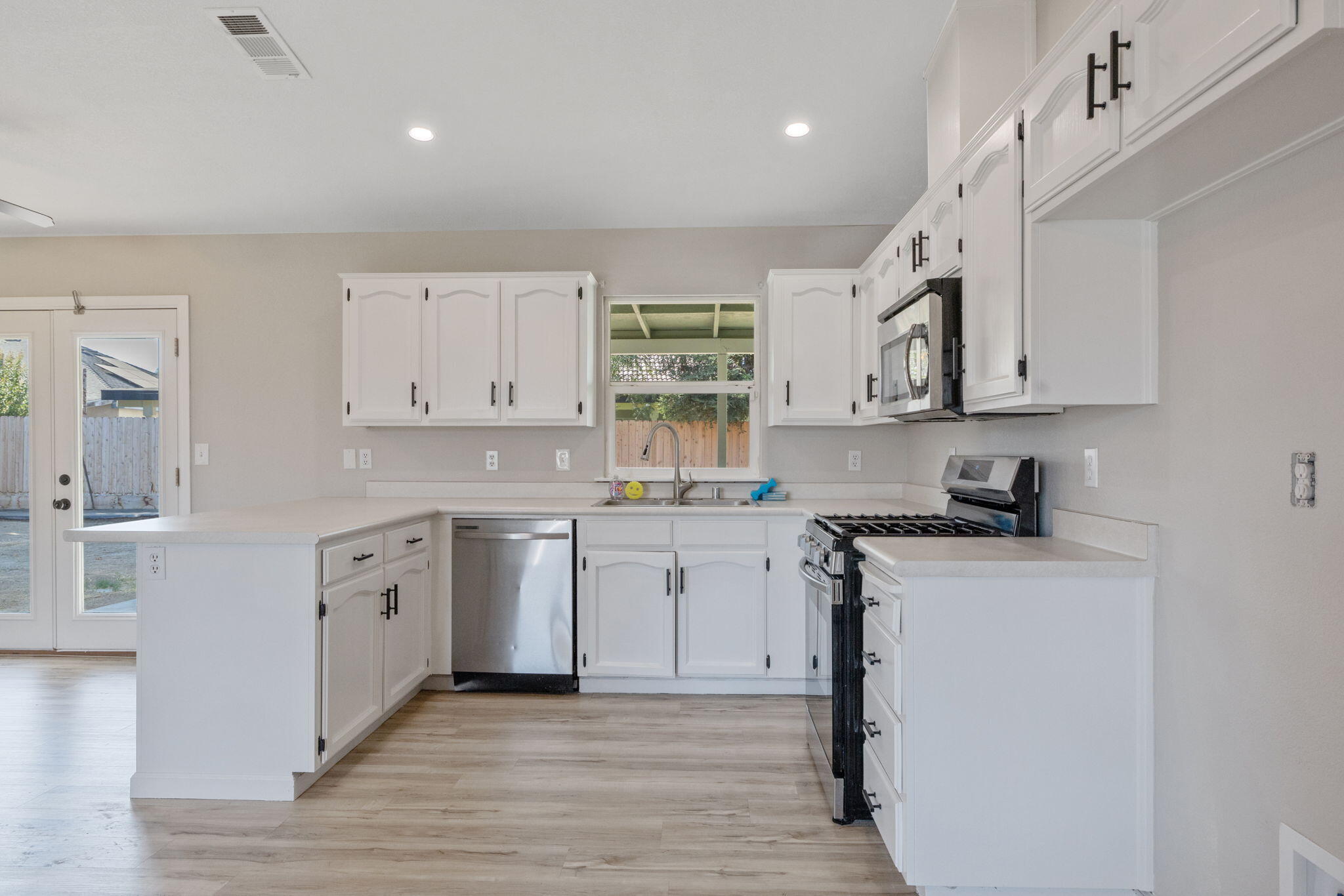 536 Cosart Ct, Exeter, CA 93221