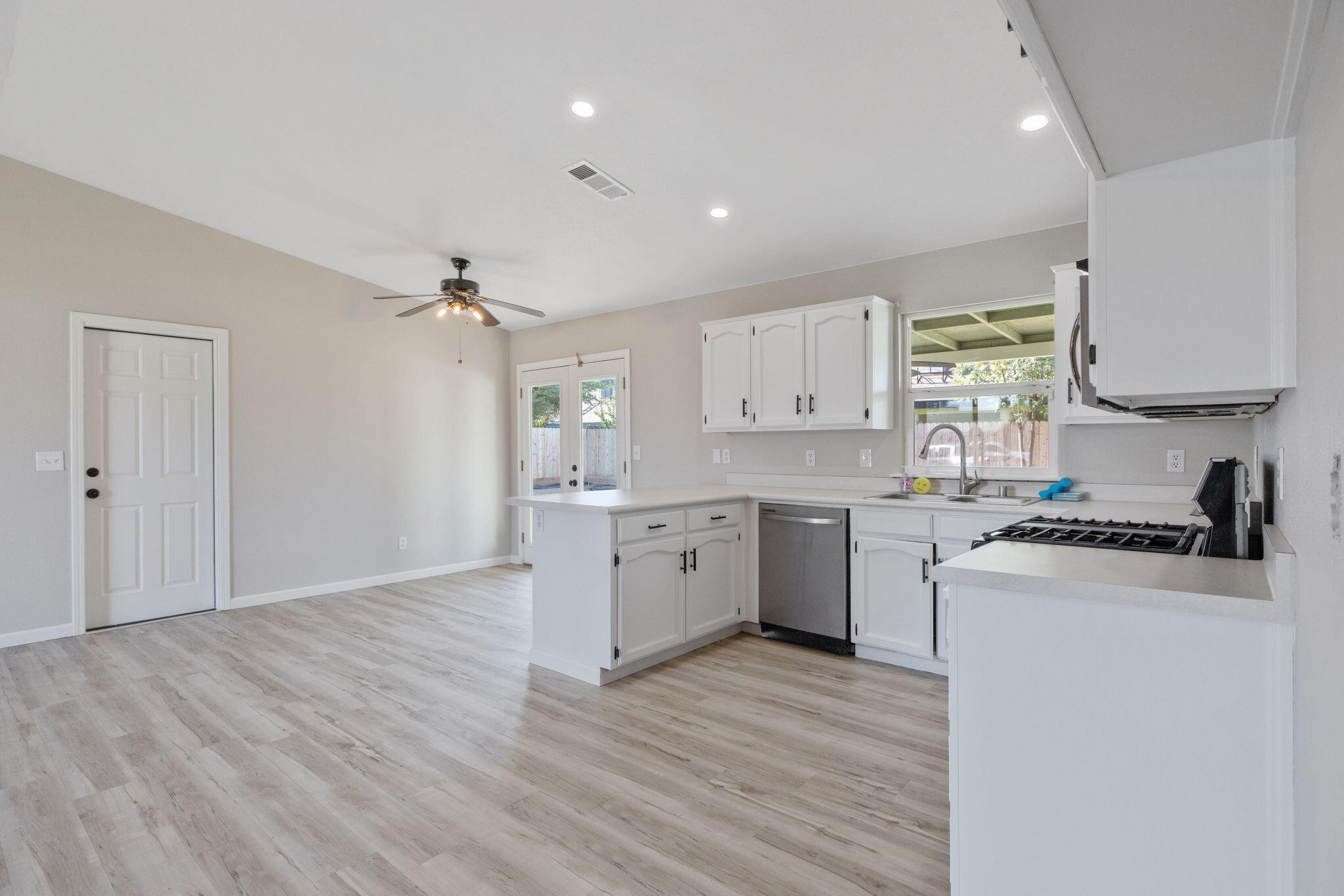 536 Cosart Ct, Exeter, CA 93221