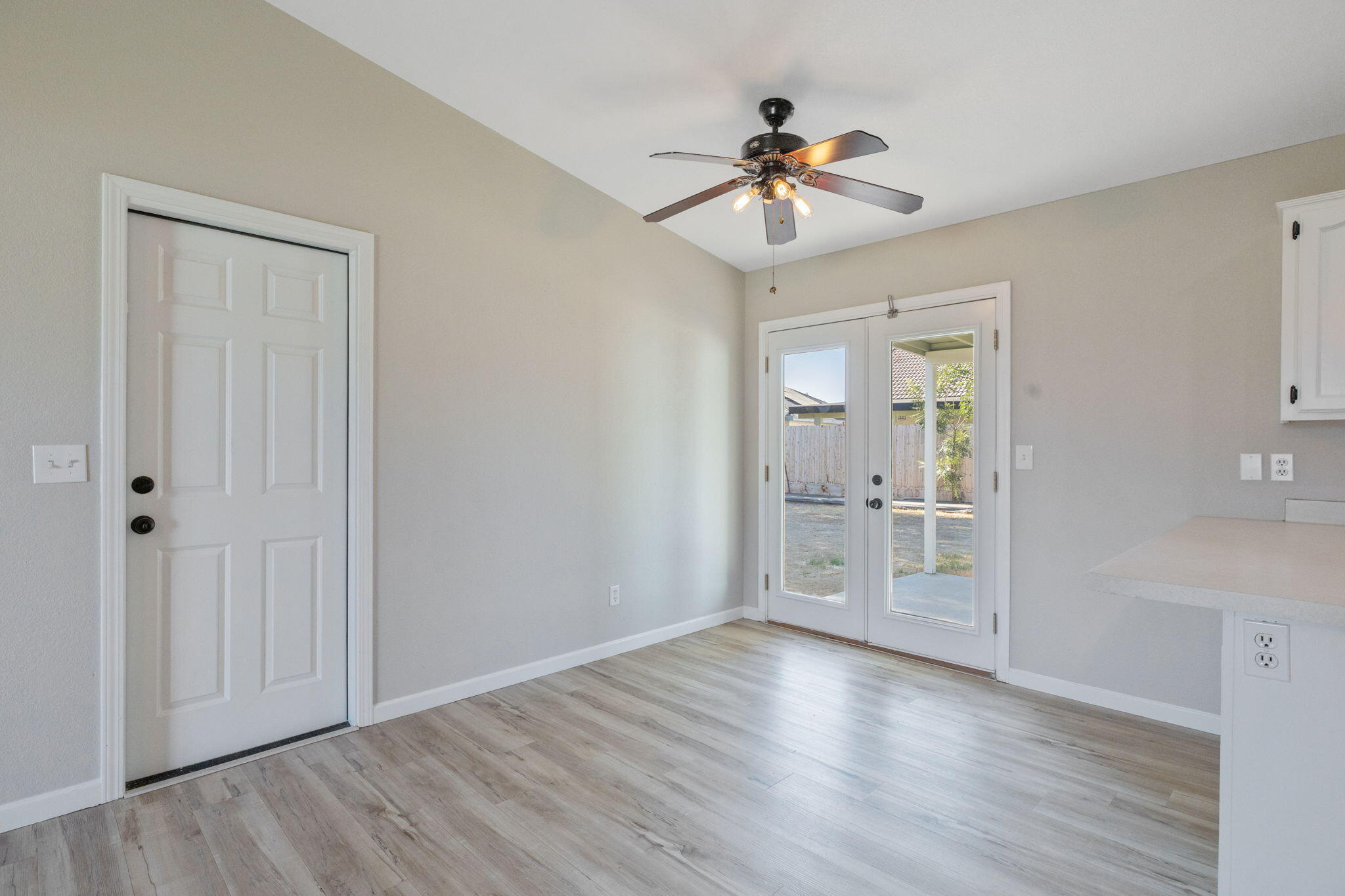 536 Cosart Ct, Exeter, CA 93221
