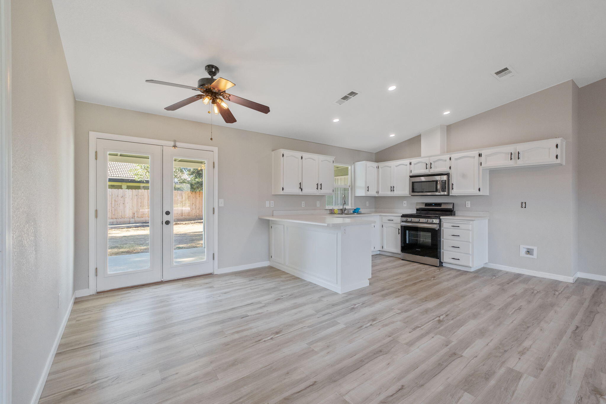 536 Cosart Ct, Exeter, CA 93221