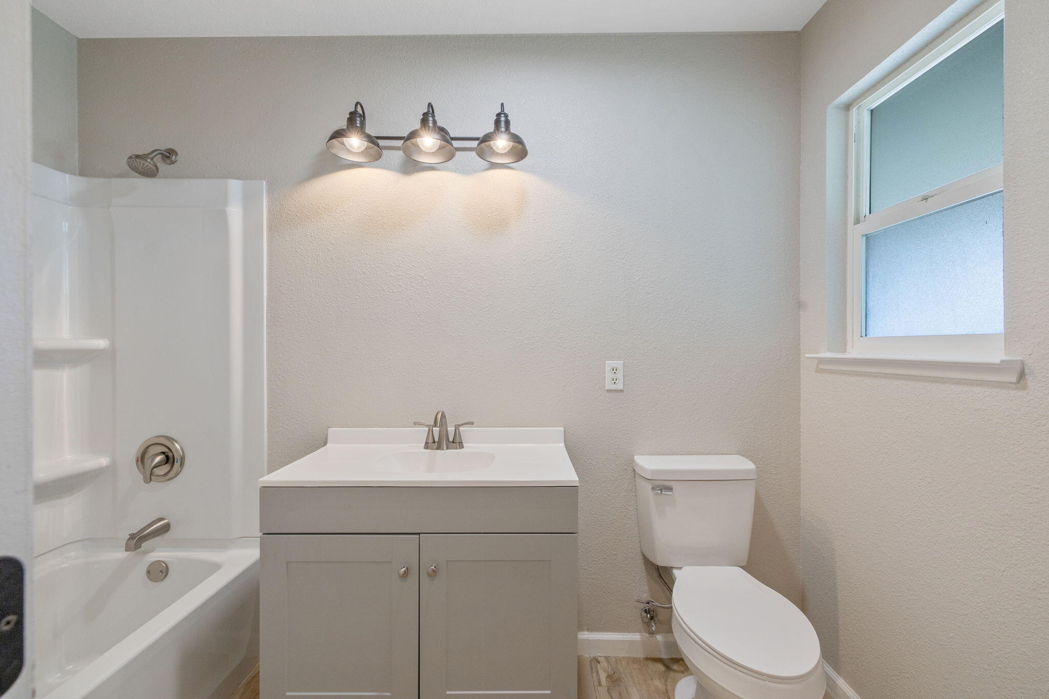 536 Cosart Ct, Exeter, CA 93221