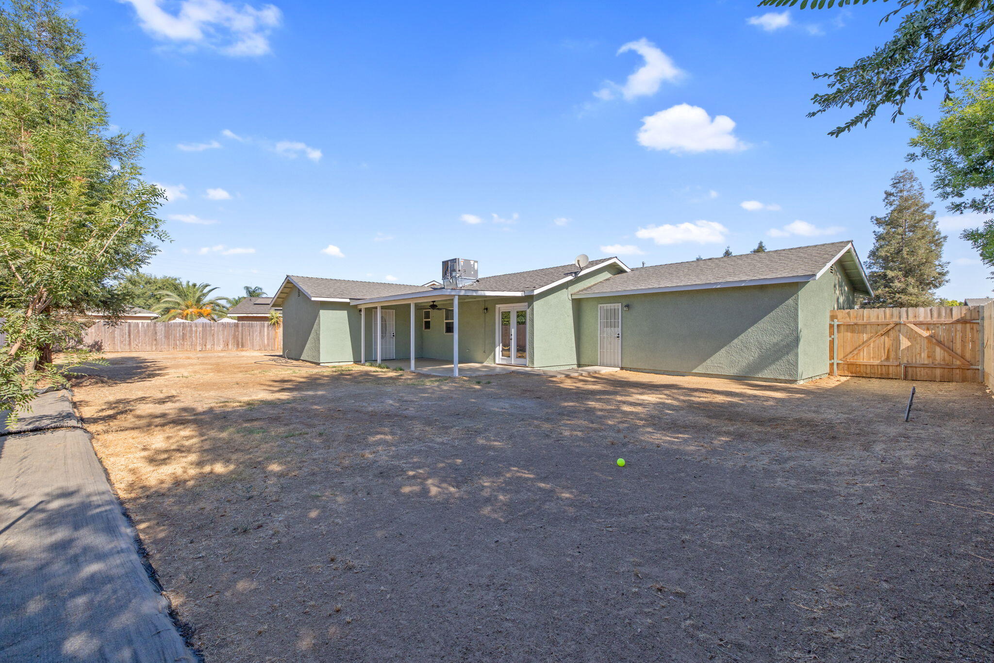 536 Cosart Ct, Exeter, CA 93221