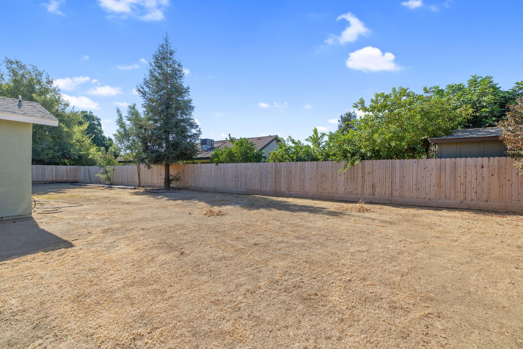 536 Cosart Ct, Exeter, CA 93221