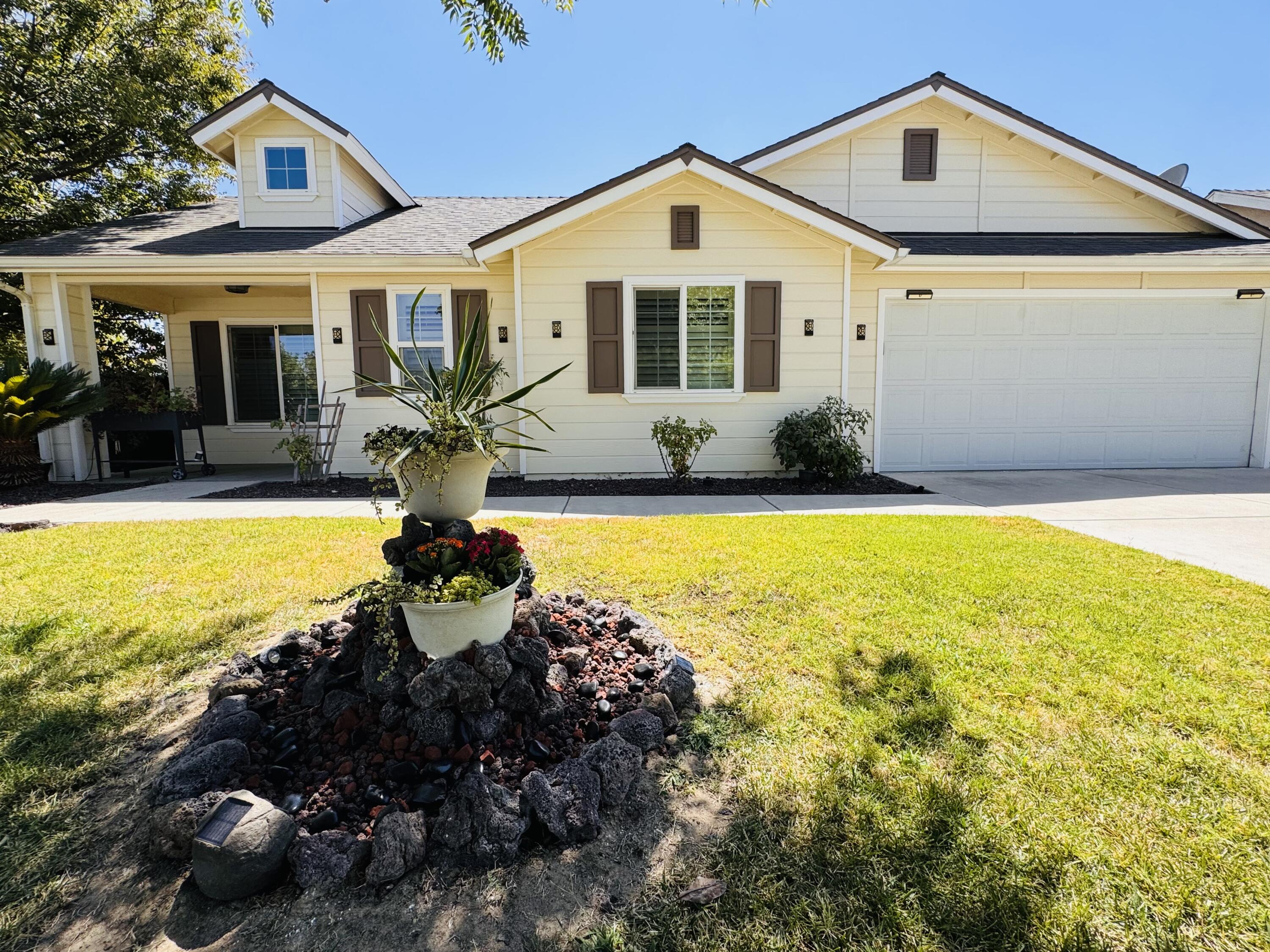 5824 E Kaviland Ave, Fresno, CA 93727
