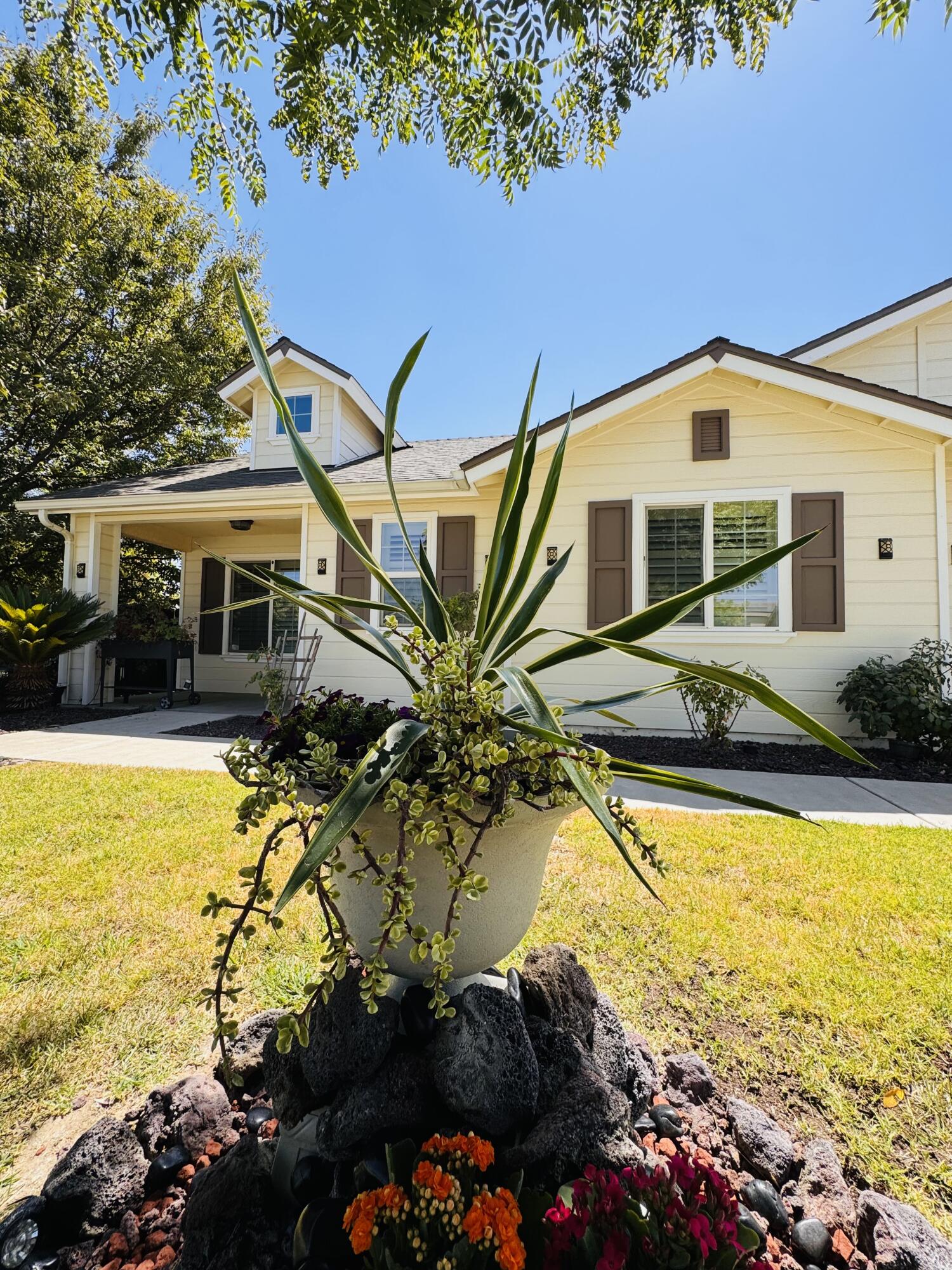 5824 E Kaviland Ave, Fresno, CA 93727