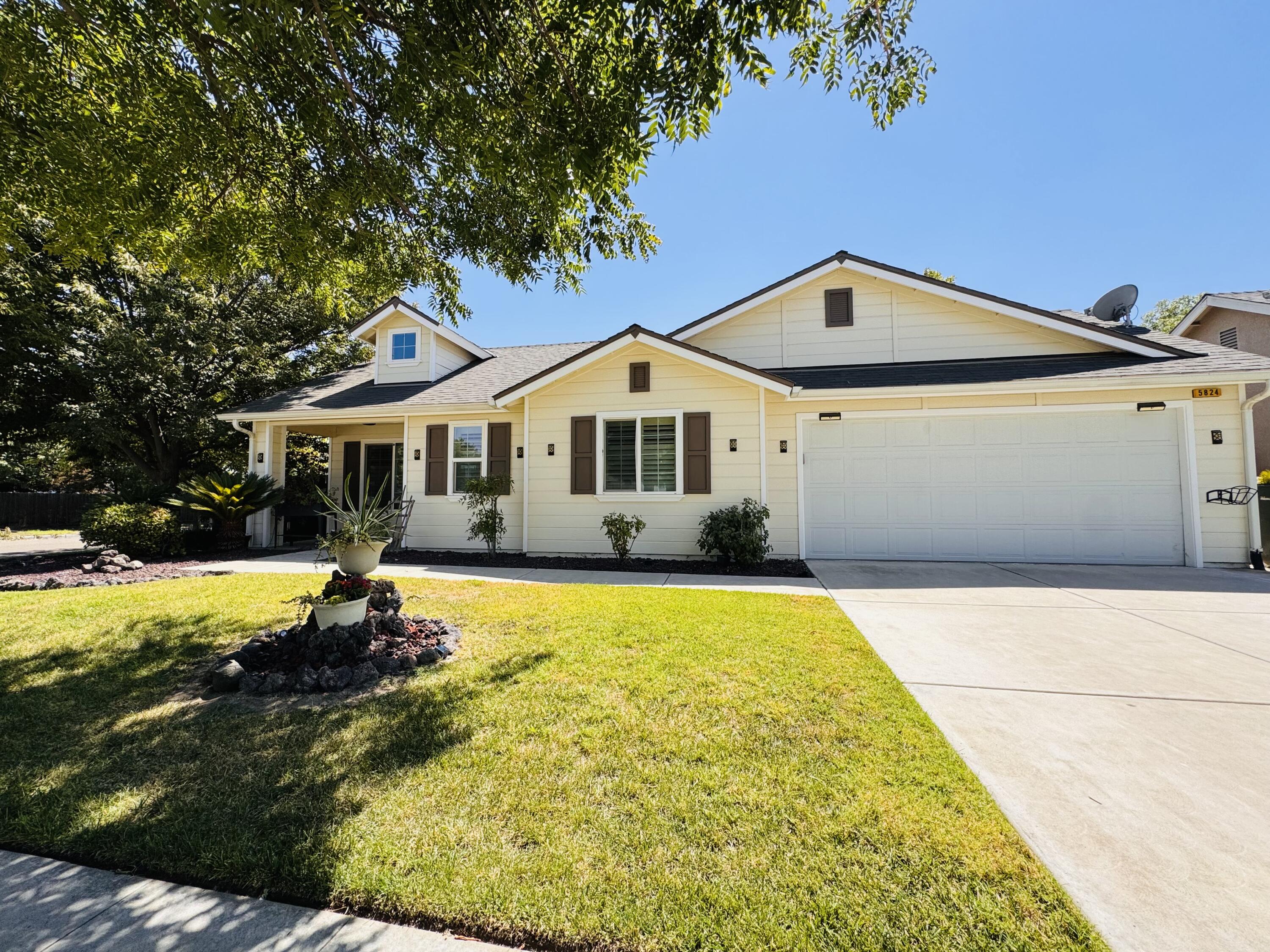 5824 E Kaviland Ave, Fresno, CA 93727