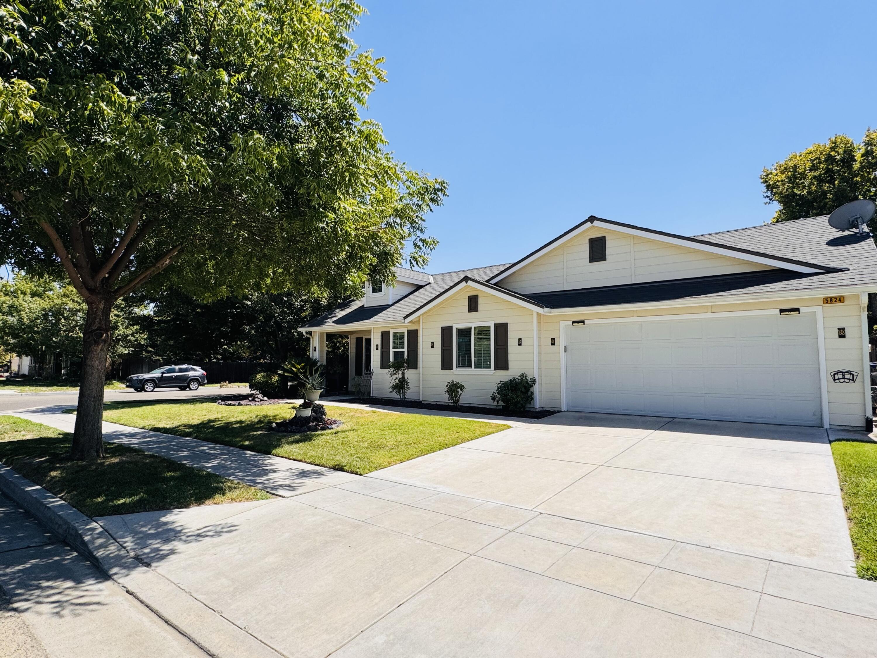 5824 E Kaviland Ave, Fresno, CA 93727