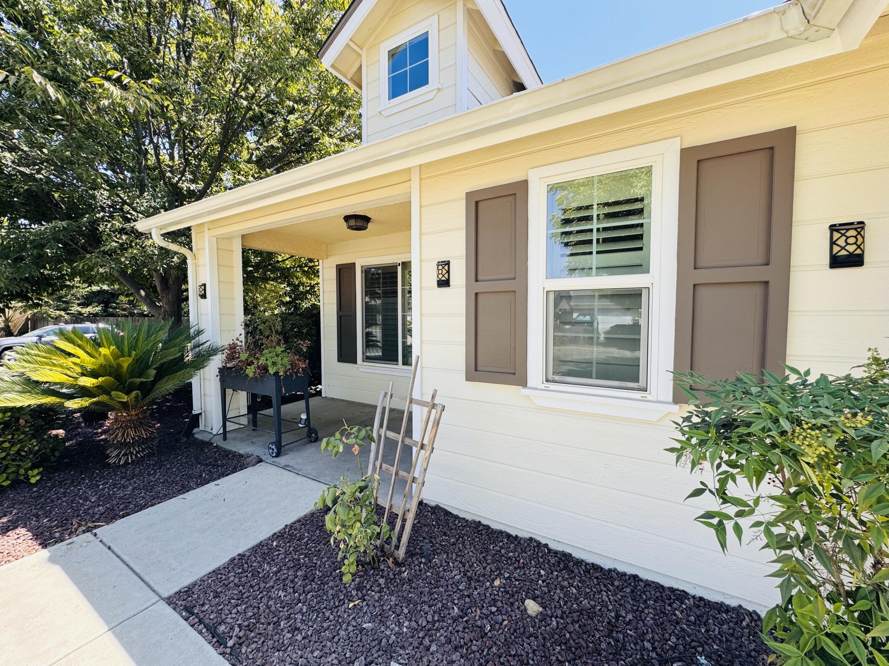 5824 E Kaviland Ave, Fresno, CA 93727