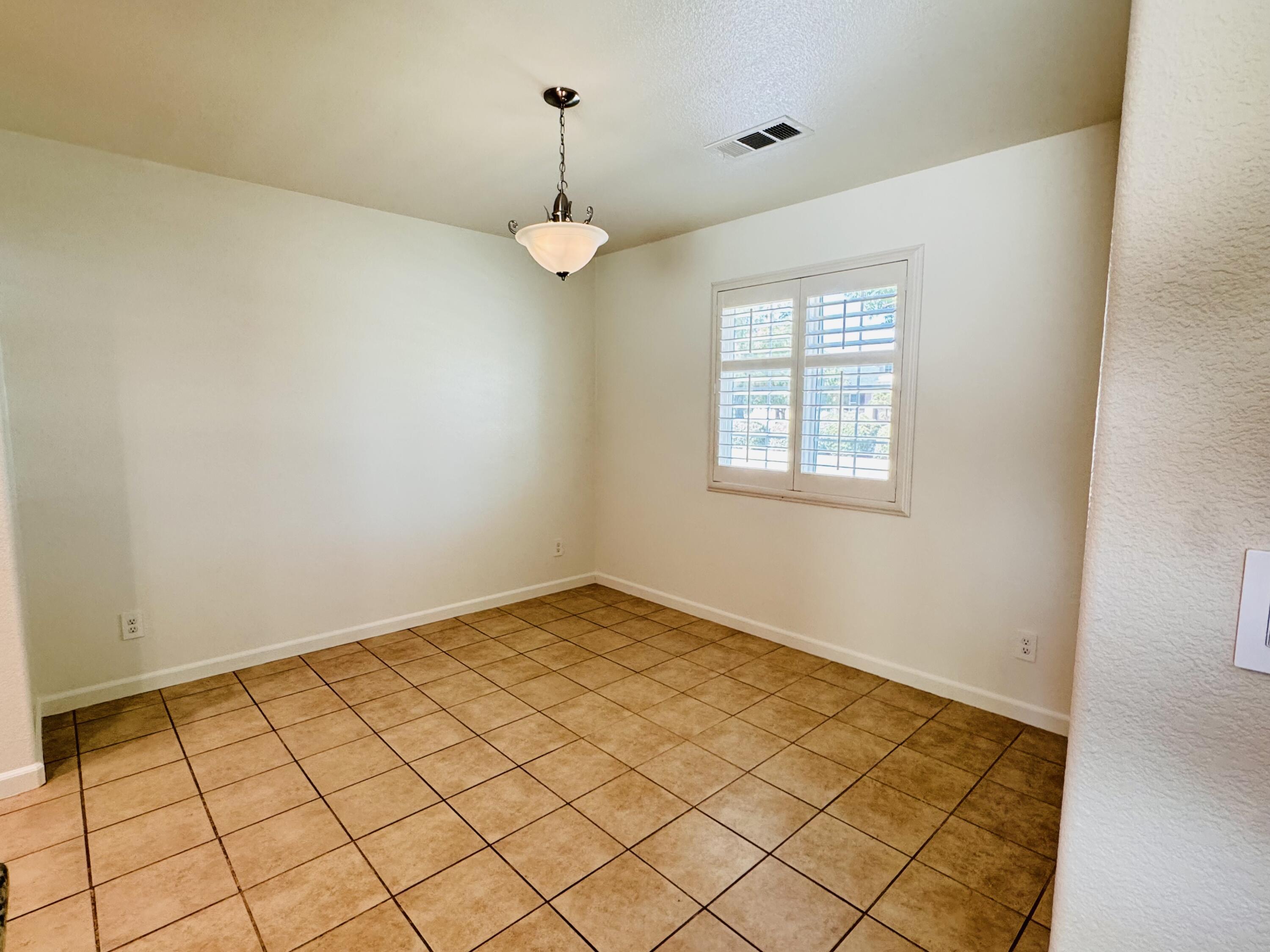 5824 E Kaviland Ave, Fresno, CA 93727