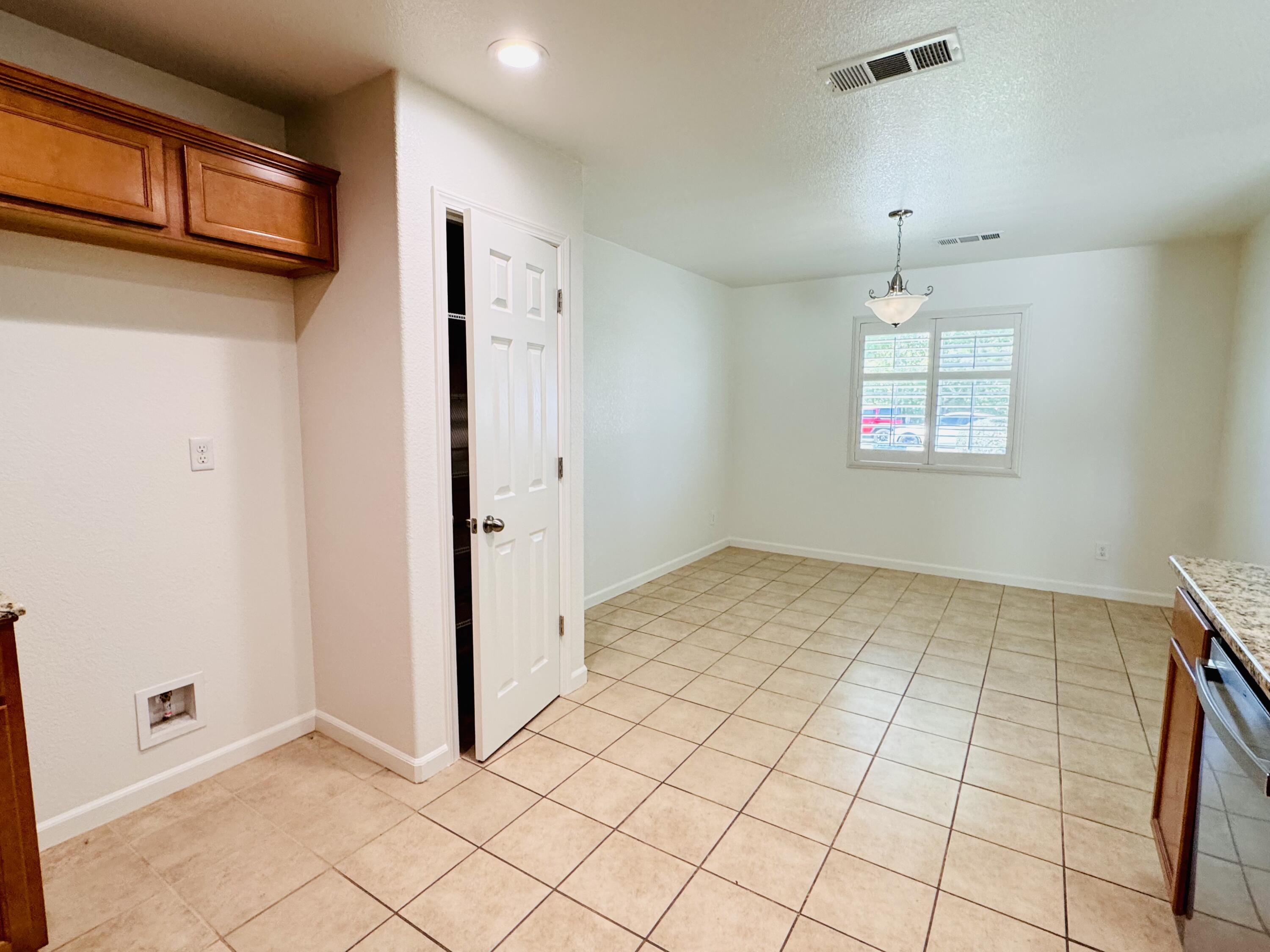 5824 E Kaviland Ave, Fresno, CA 93727