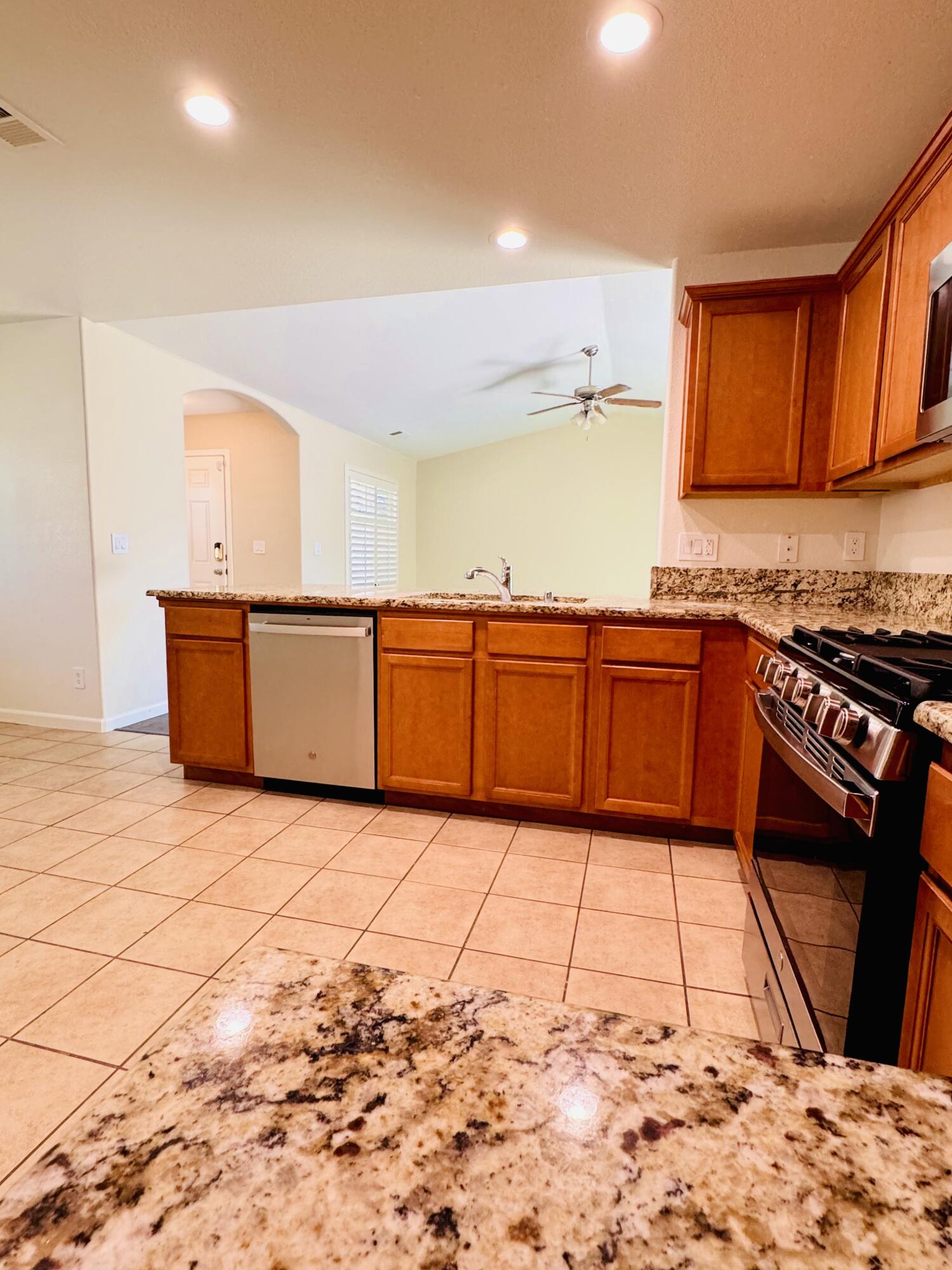5824 E Kaviland Ave, Fresno, CA 93727
