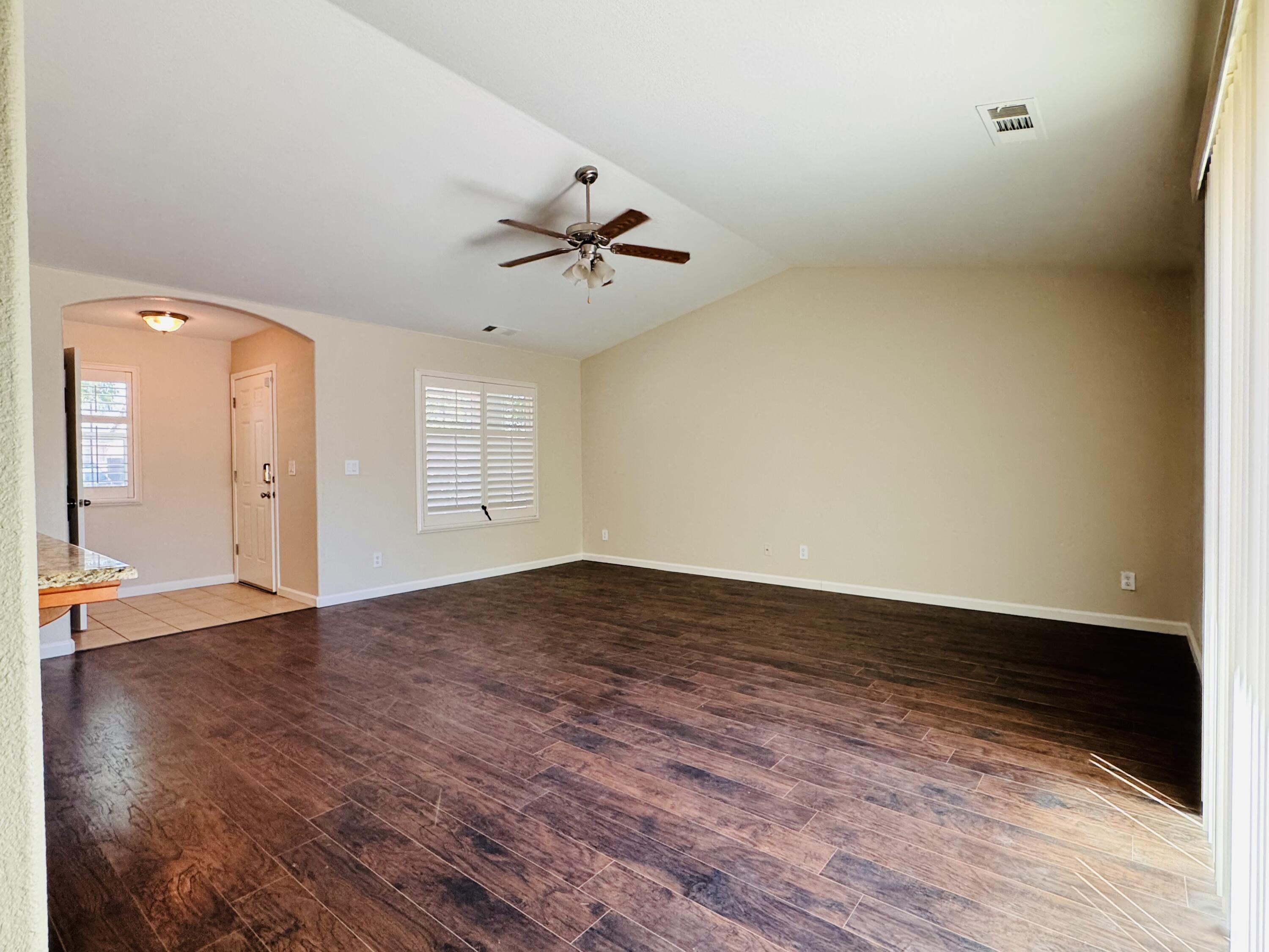5824 E Kaviland Ave, Fresno, CA 93727