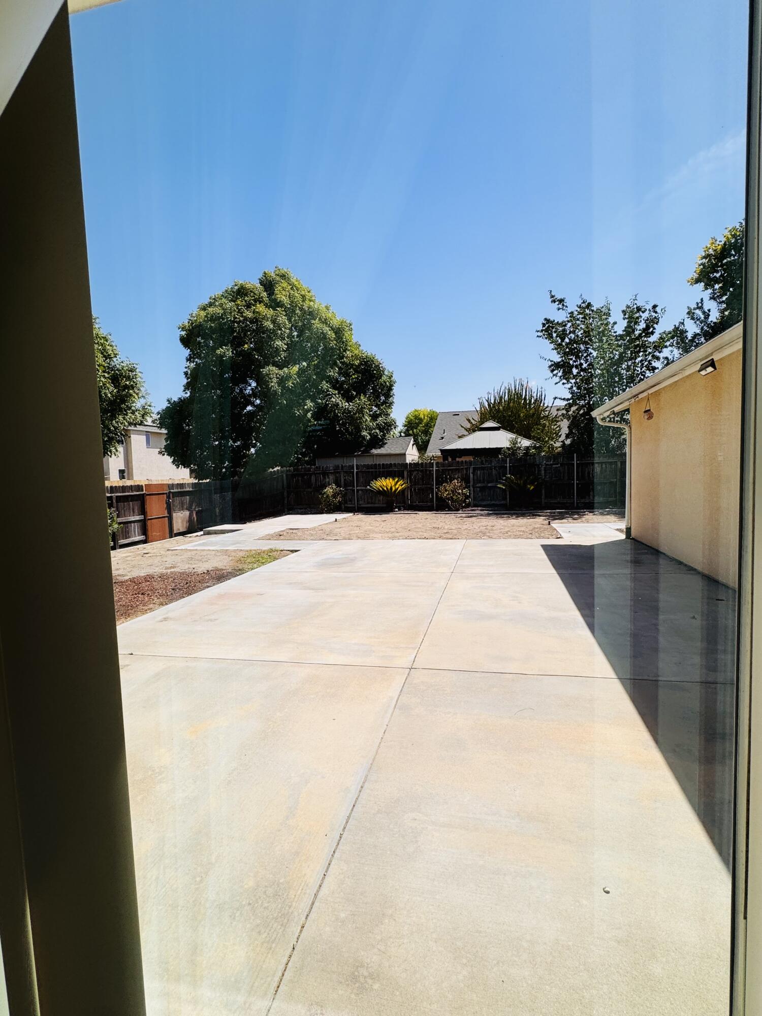 5824 E Kaviland Ave, Fresno, CA 93727