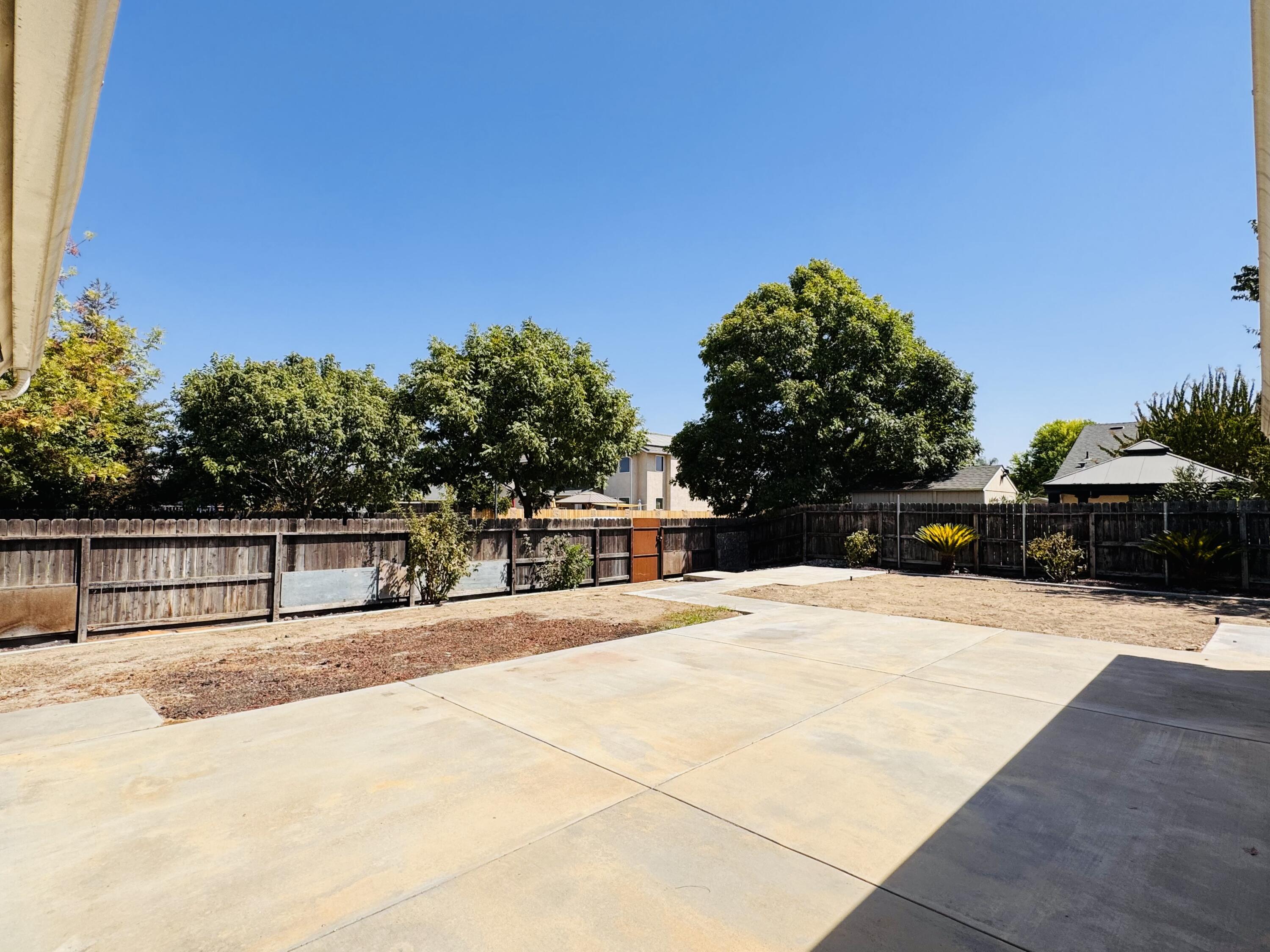 5824 E Kaviland Ave, Fresno, CA 93727