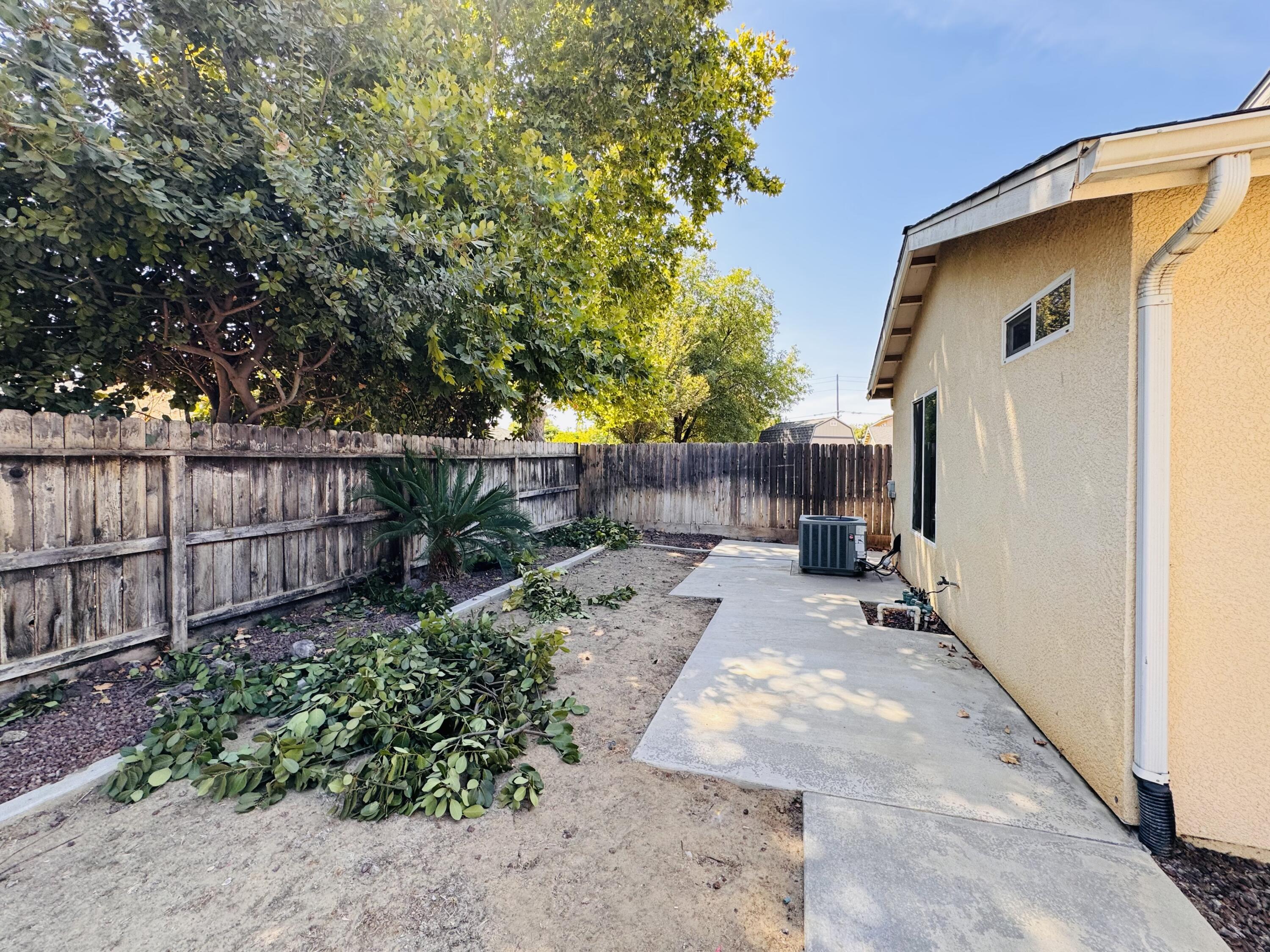 5824 E Kaviland Ave, Fresno, CA 93727
