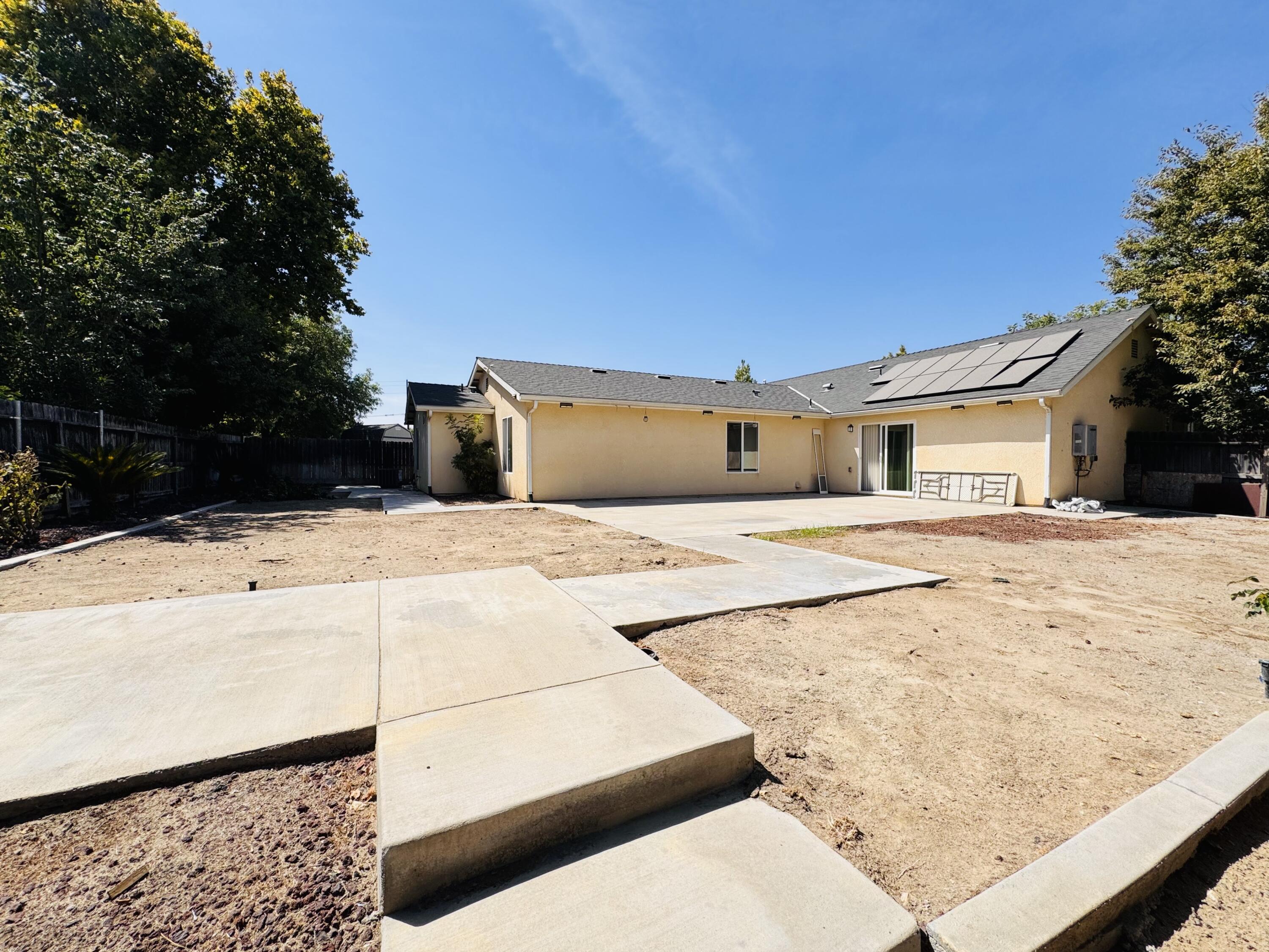 5824 E Kaviland Ave, Fresno, CA 93727