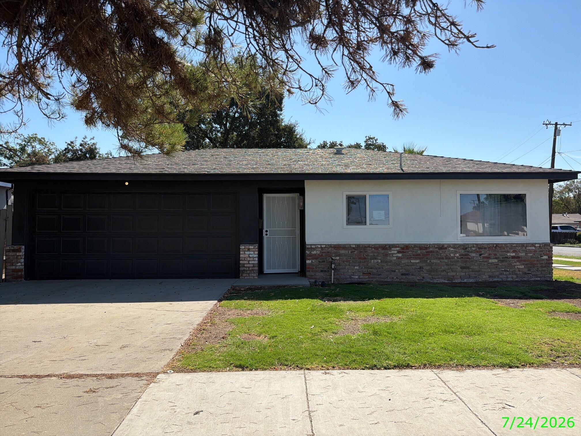 1201 N Redington St, Hanford, CA 93230