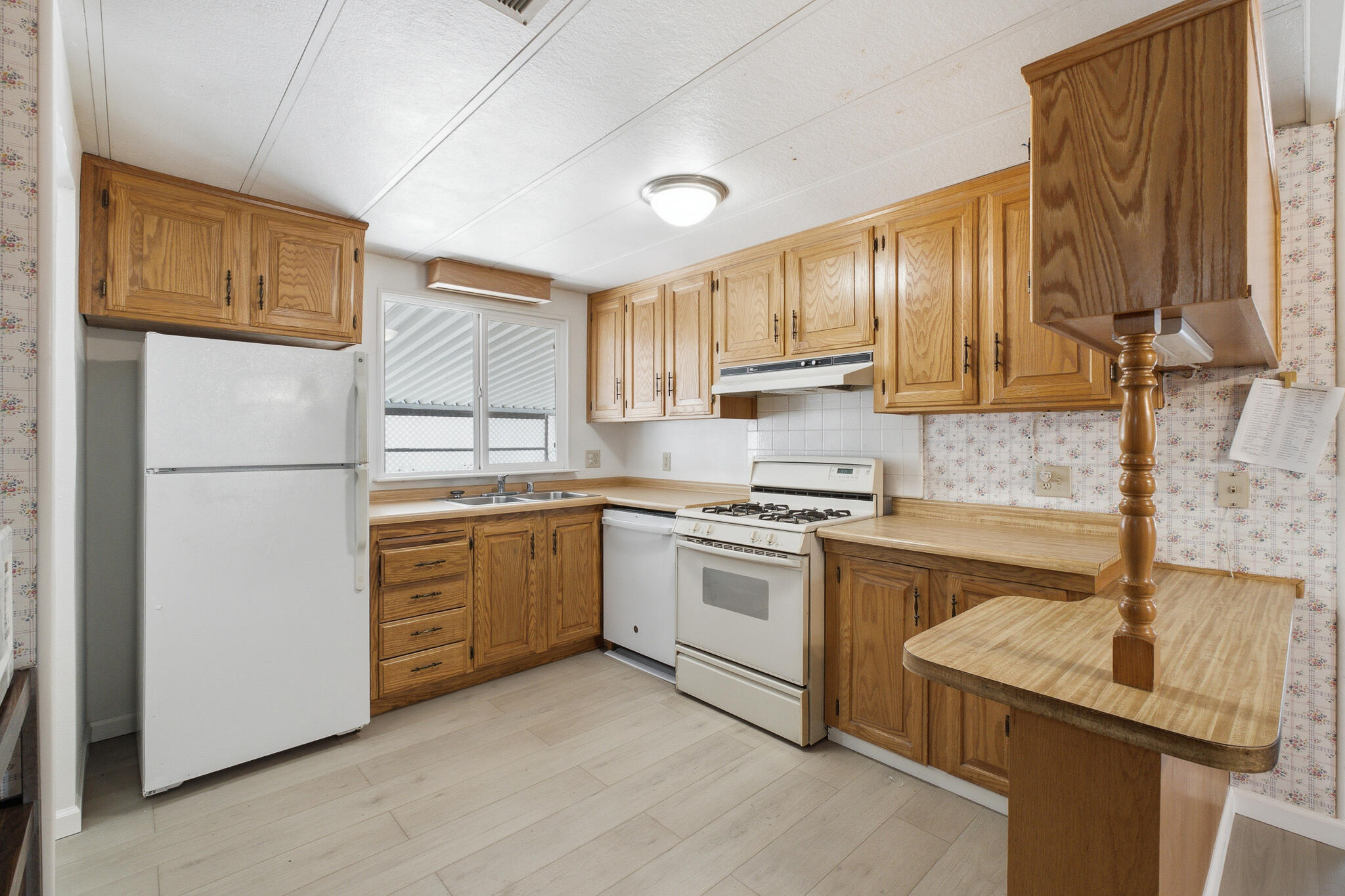 2627 W Midvalley Ave #141, Visalia, CA 93277