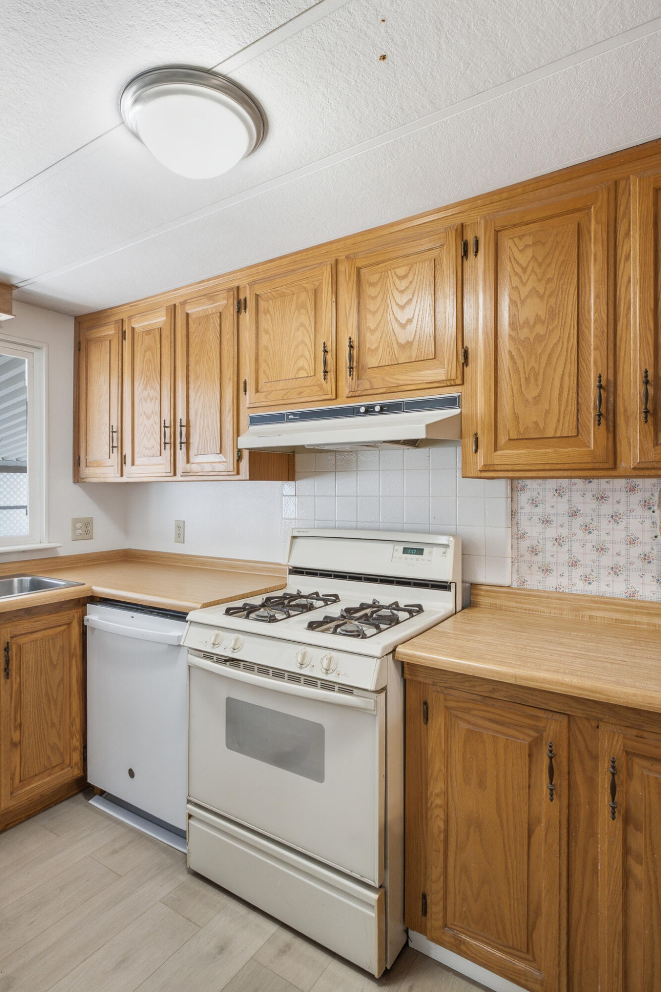 2627 W Midvalley Ave #141, Visalia, CA 93277