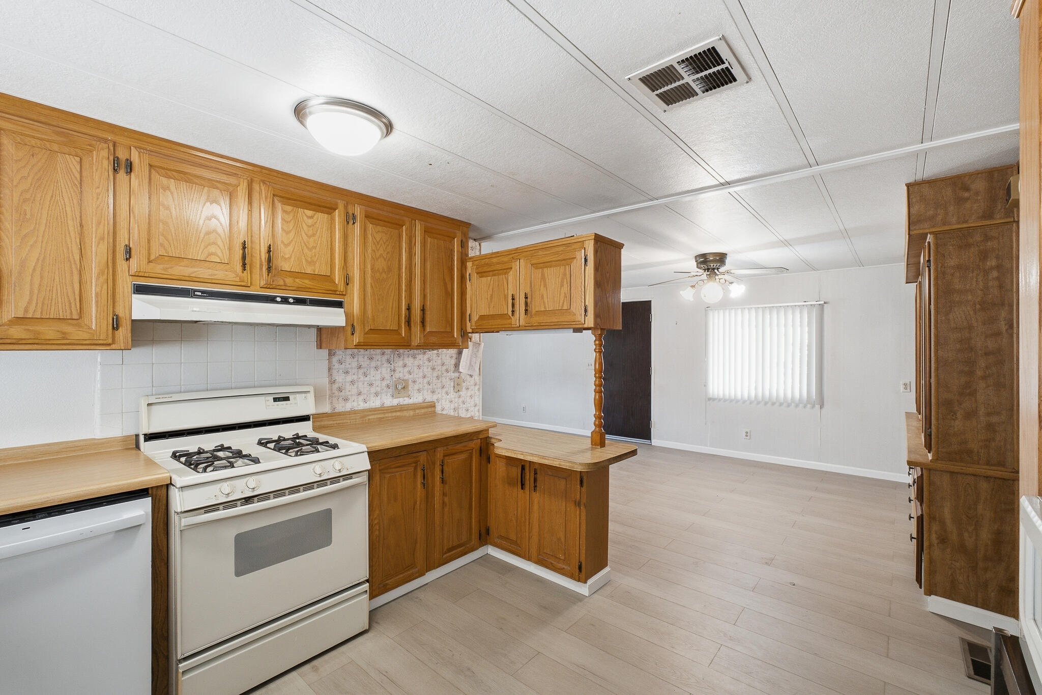 2627 W Midvalley Ave #141, Visalia, CA 93277