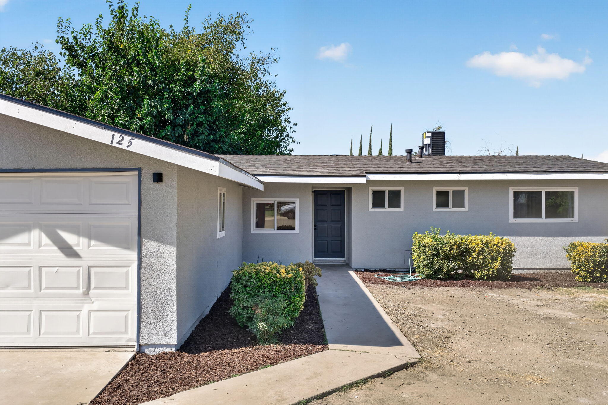 125 W Sunnyview Ave, Visalia, CA 93291