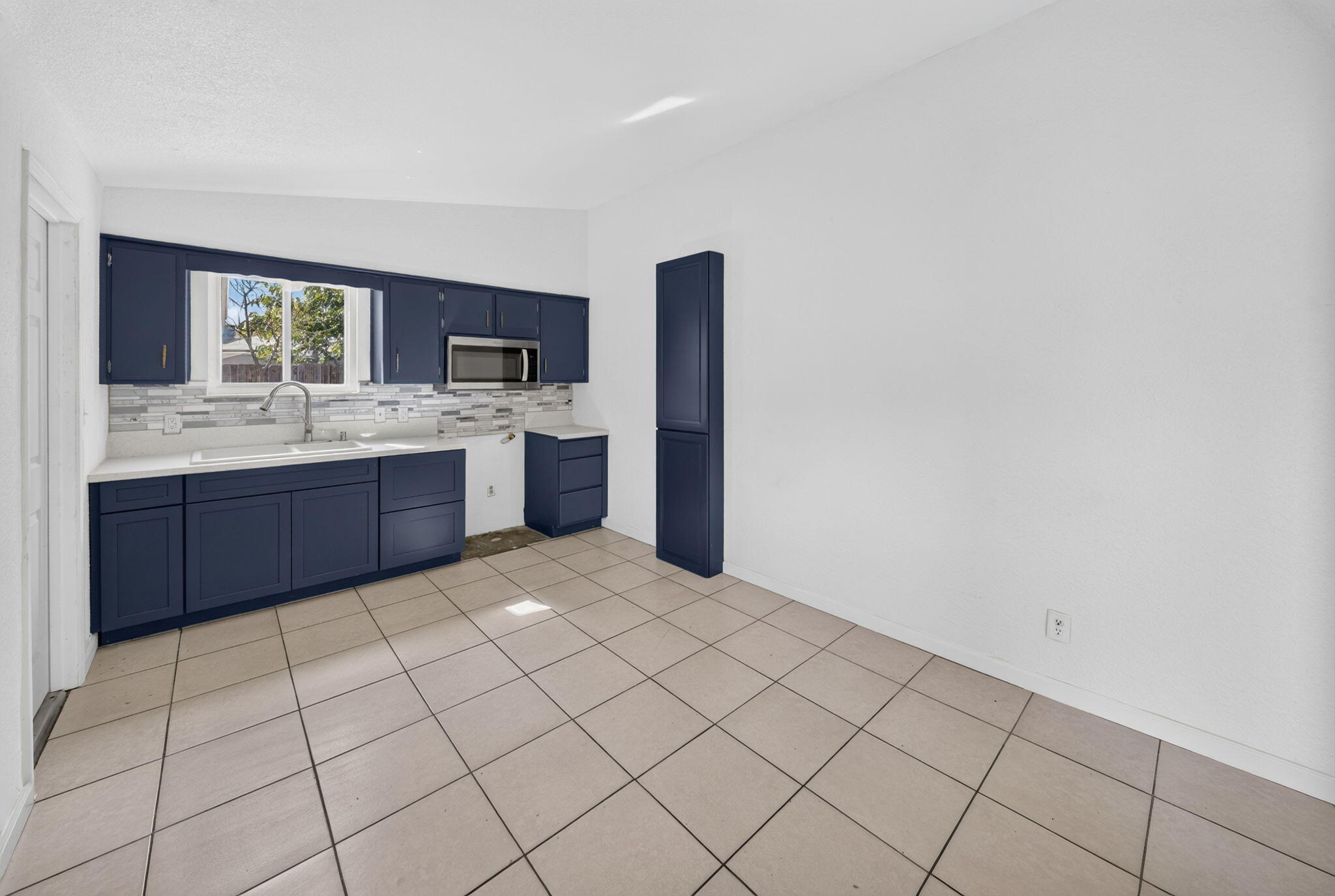 125 W Sunnyview Ave, Visalia, CA 93291