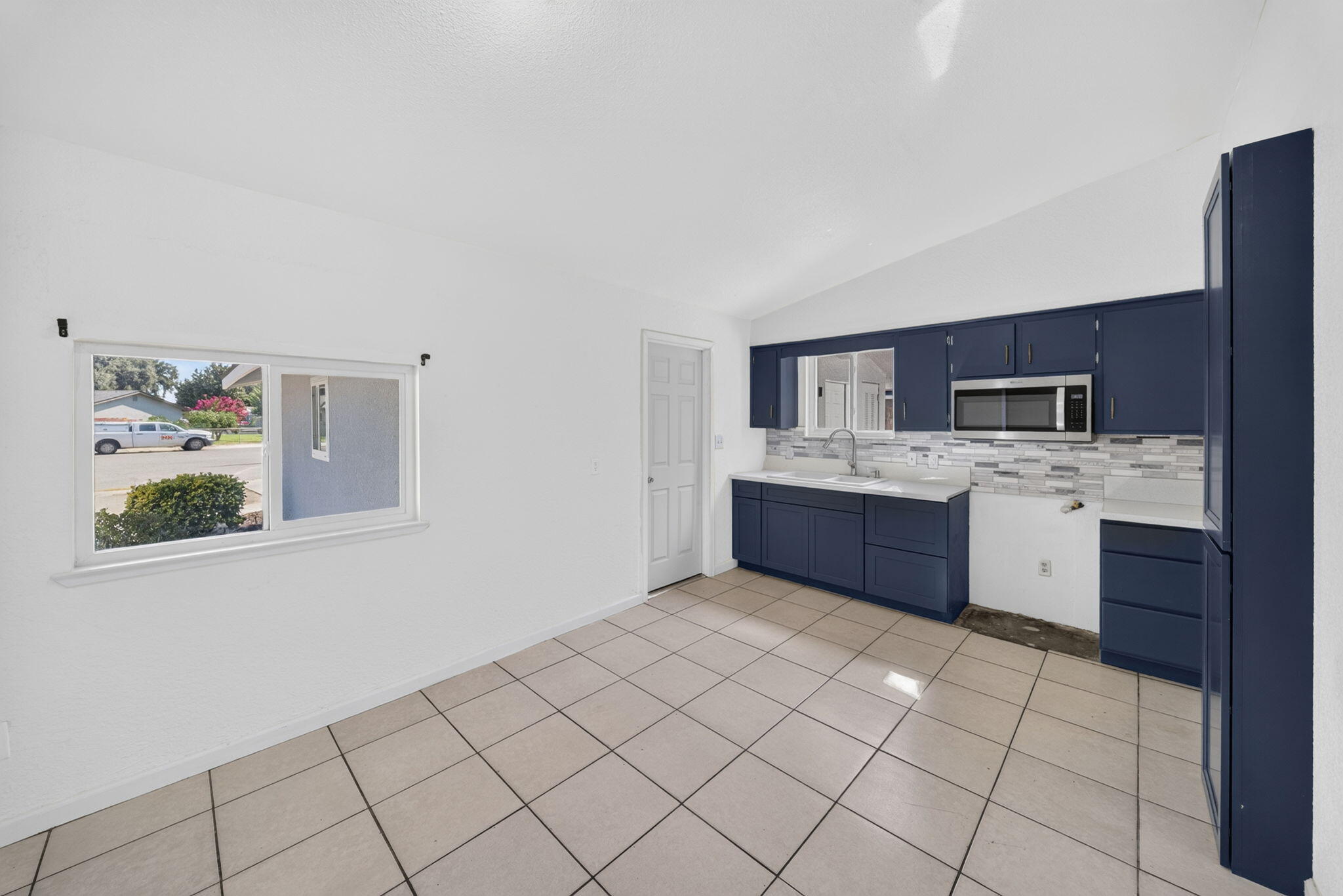125 W Sunnyview Ave, Visalia, CA 93291
