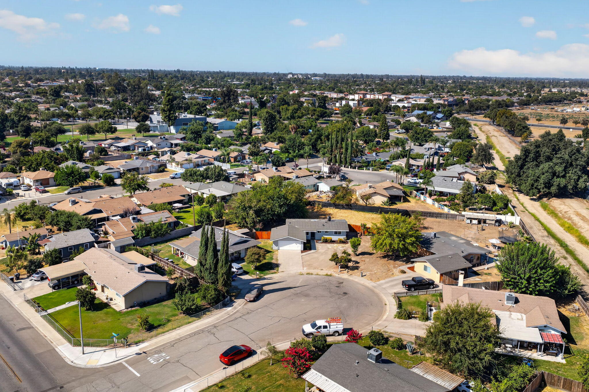 125 W Sunnyview Ave, Visalia, CA 93291