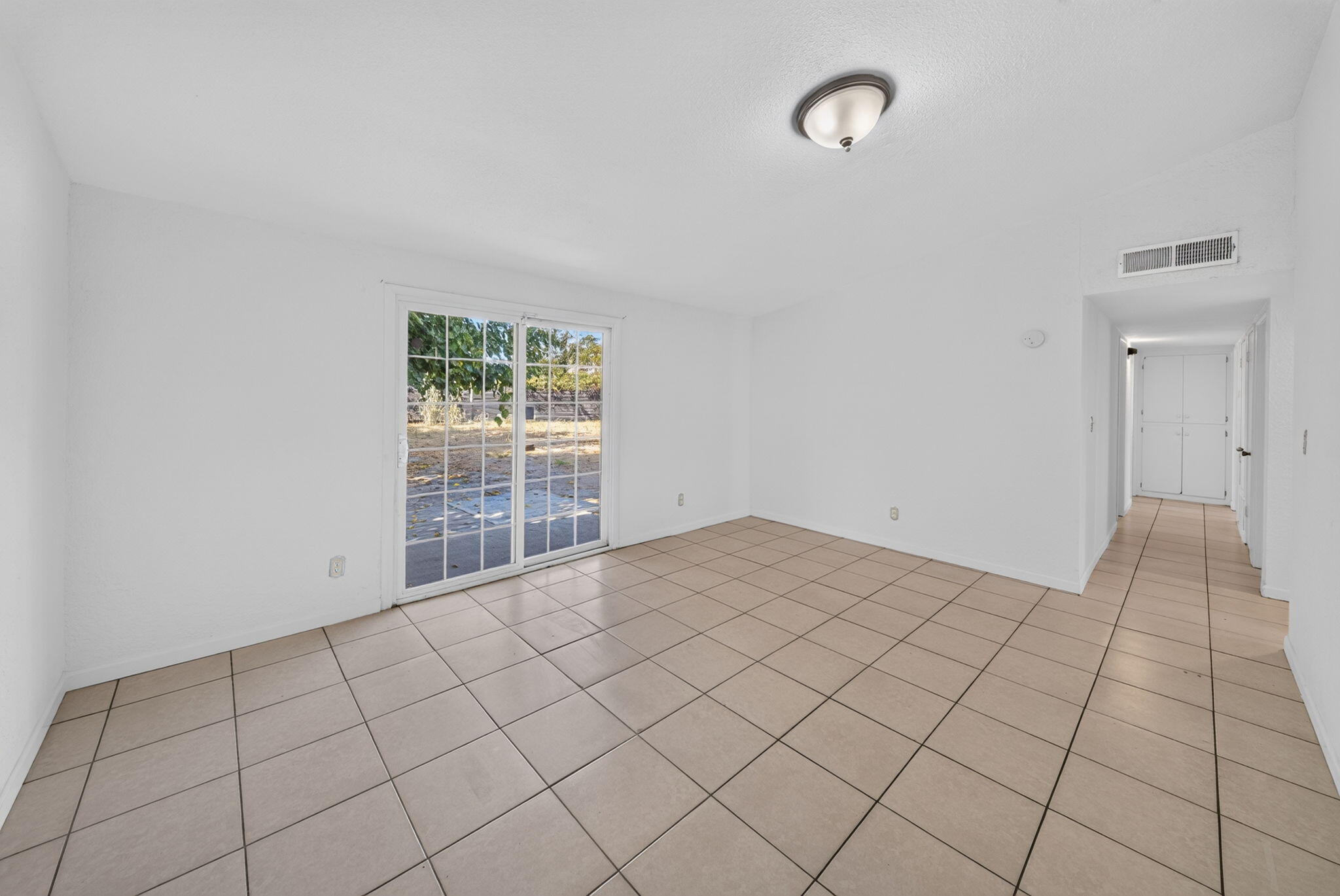125 W Sunnyview Ave, Visalia, CA 93291