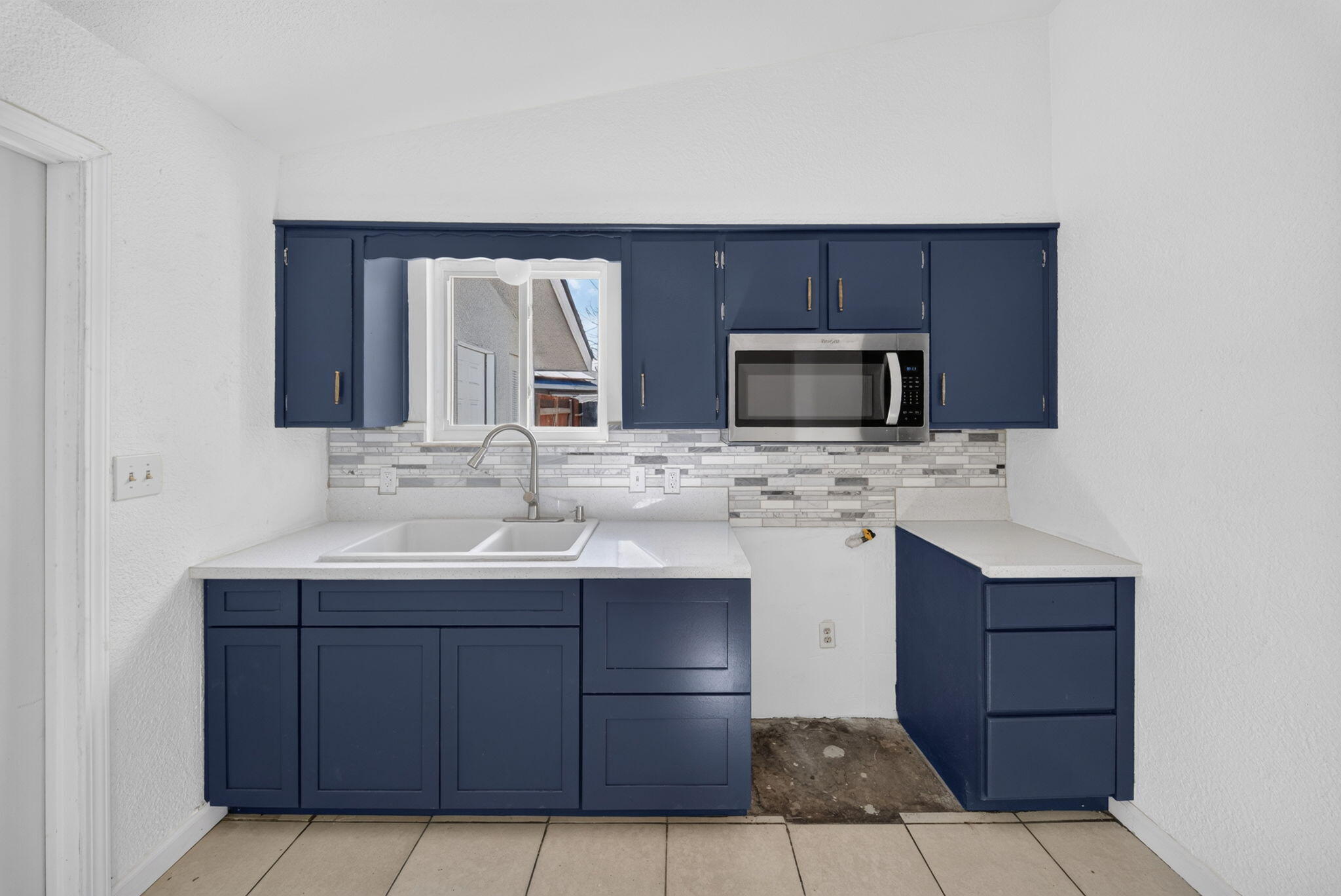125 W Sunnyview Ave, Visalia, CA 93291