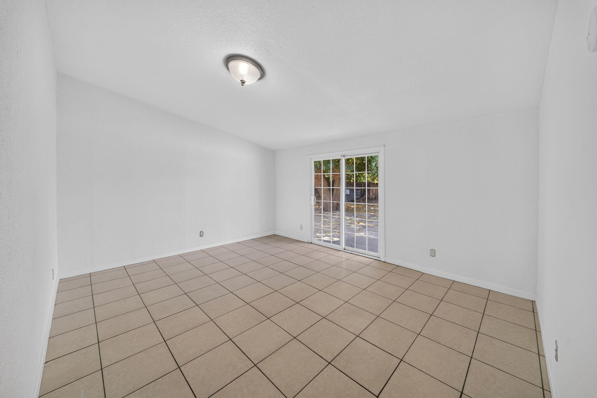 125 W Sunnyview Ave, Visalia, CA 93291