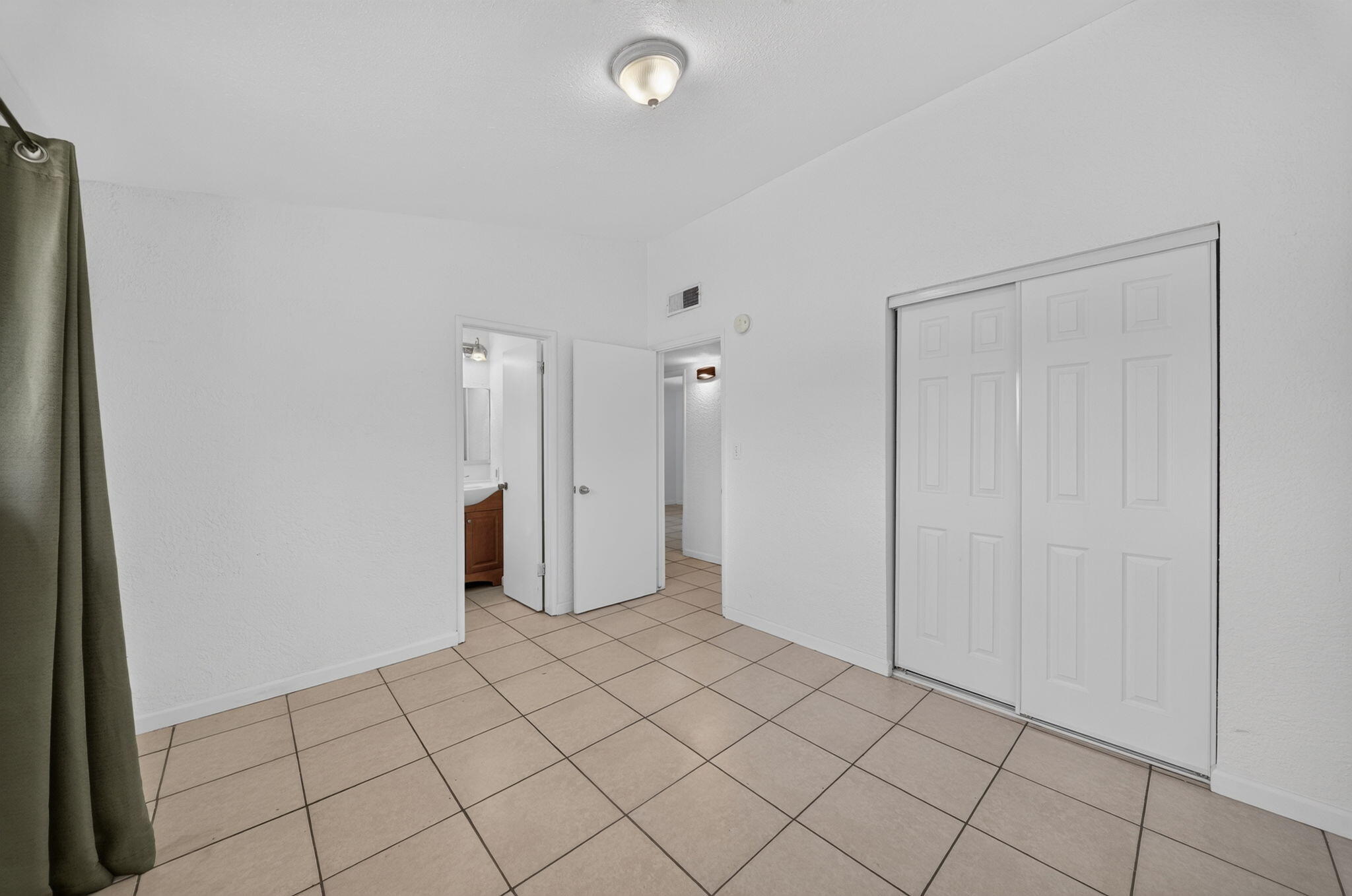 125 W Sunnyview Ave, Visalia, CA 93291