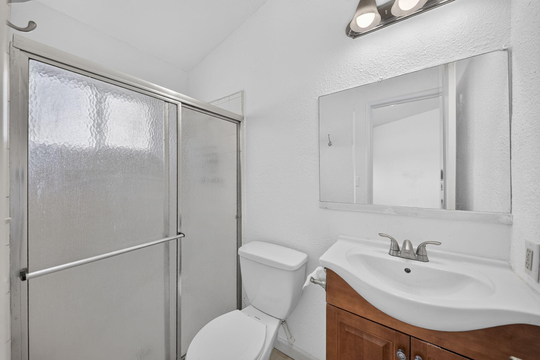 125 W Sunnyview Ave, Visalia, CA 93291