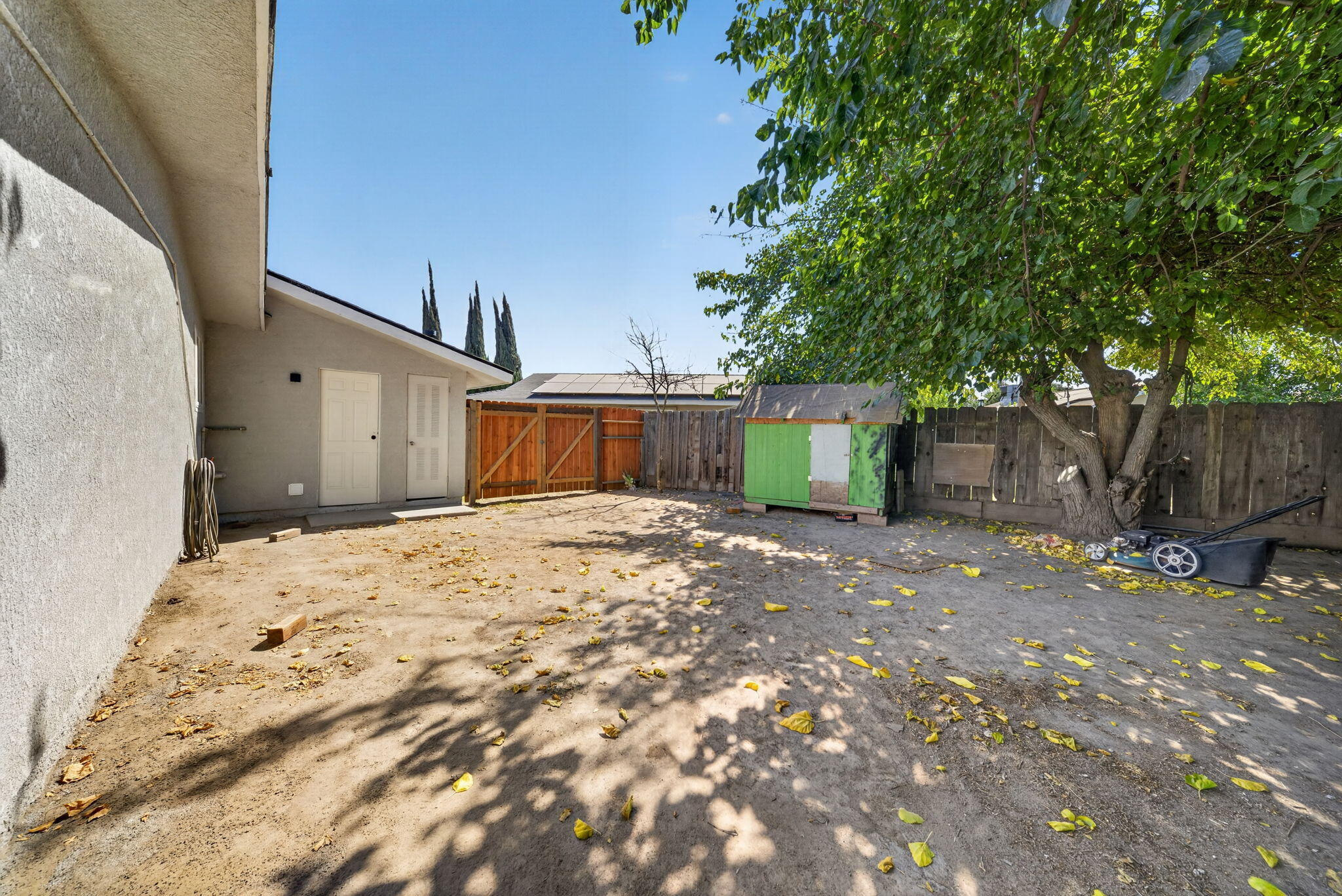 125 W Sunnyview Ave, Visalia, CA 93291