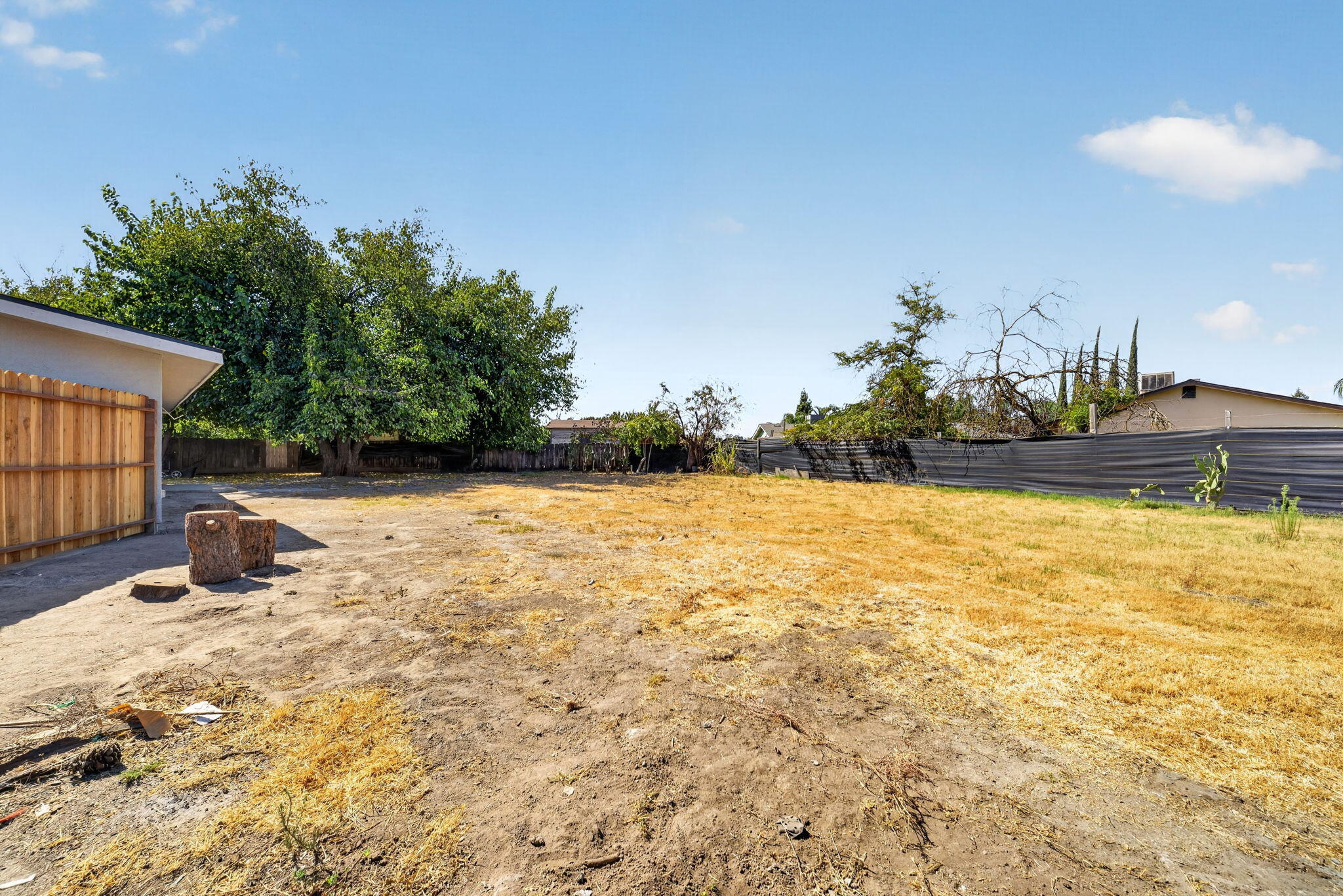 125 W Sunnyview Ave, Visalia, CA 93291