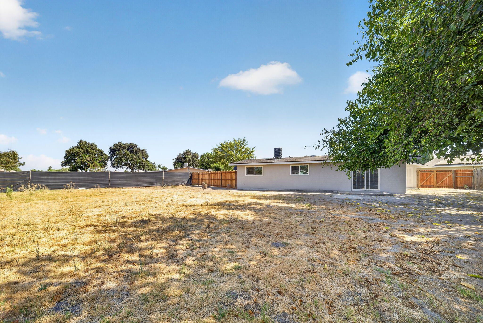 125 W Sunnyview Ave, Visalia, CA 93291