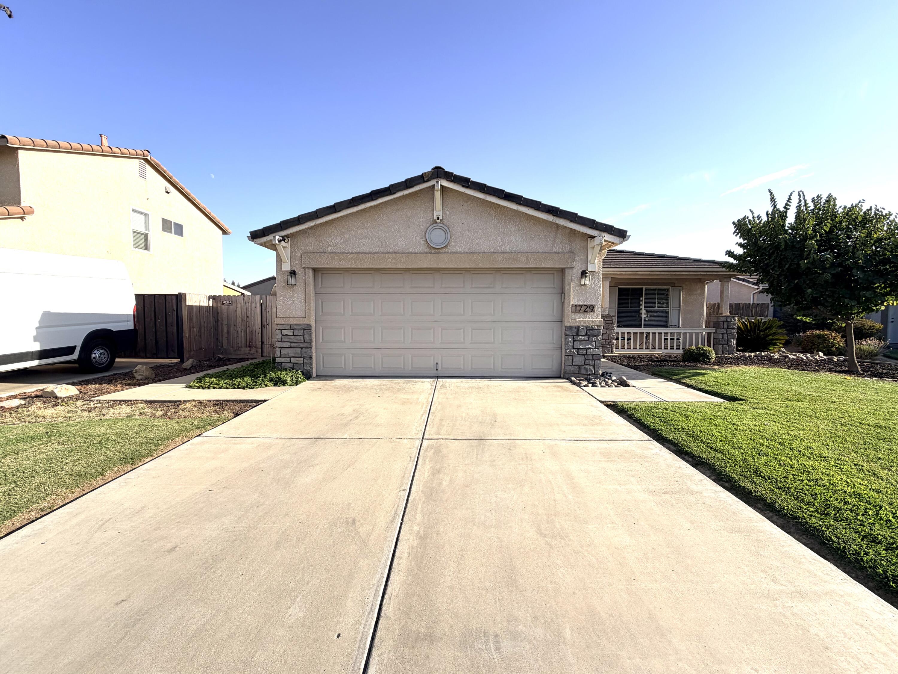 1729 E Monte Verde Ave, Visalia, CA 93292