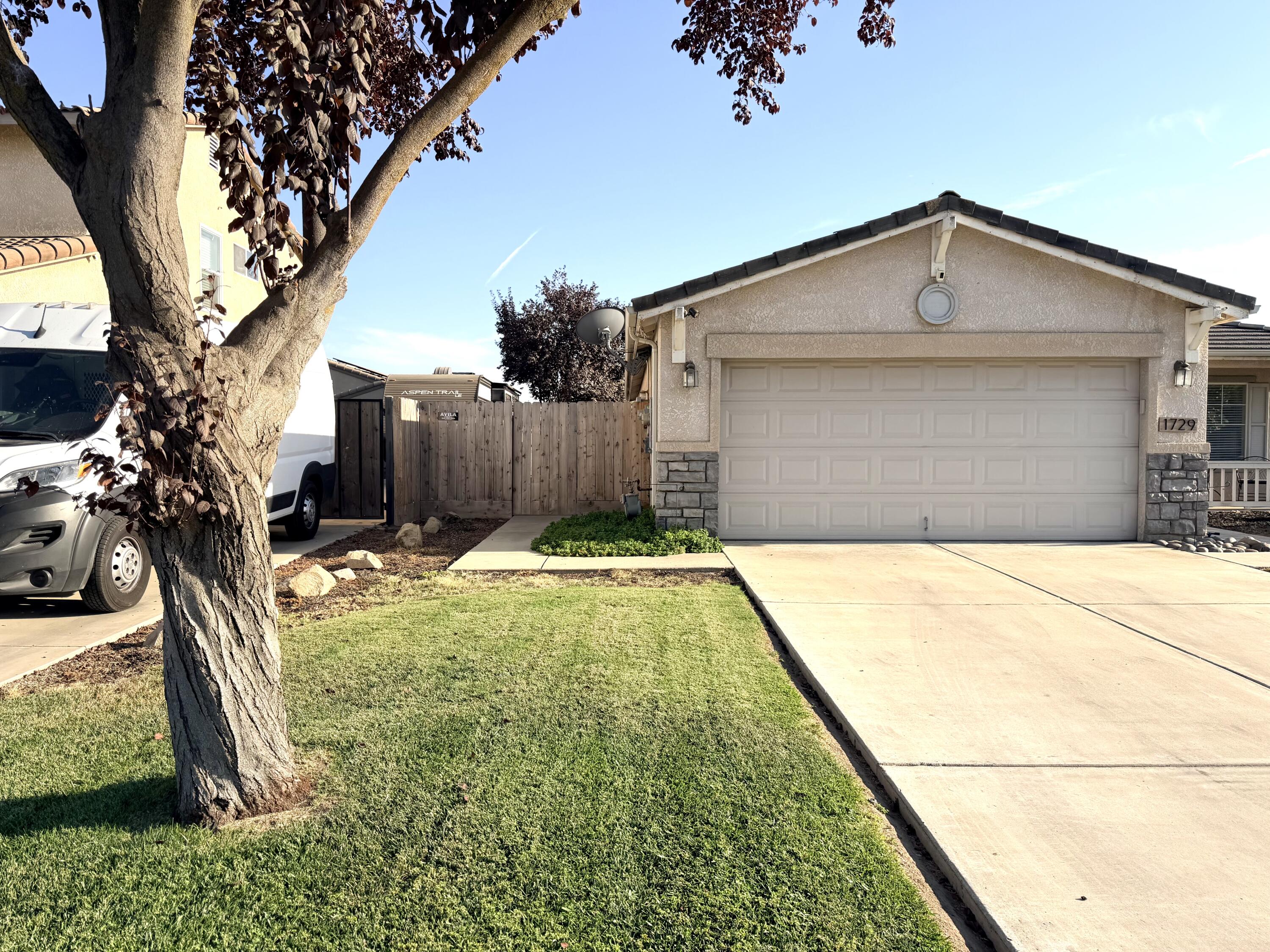 1729 E Monte Verde Ave, Visalia, CA 93292