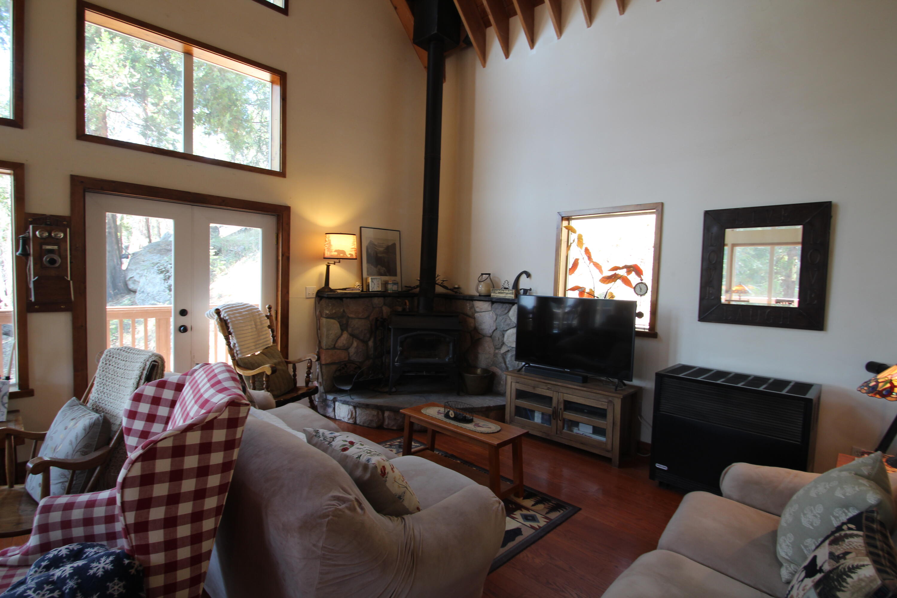 53434 Redwood Dr, Springville, CA 93265