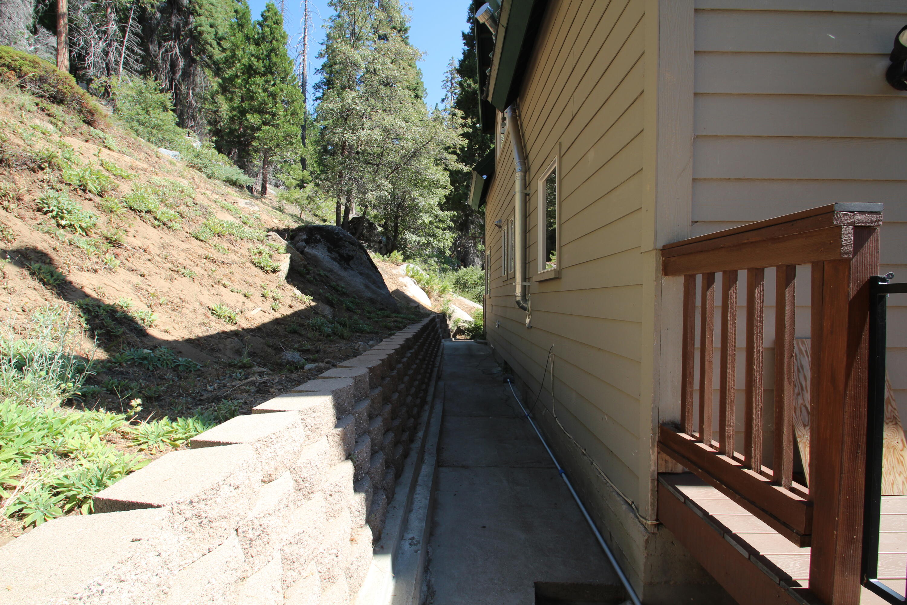 53434 Redwood Dr, Springville, CA 93265