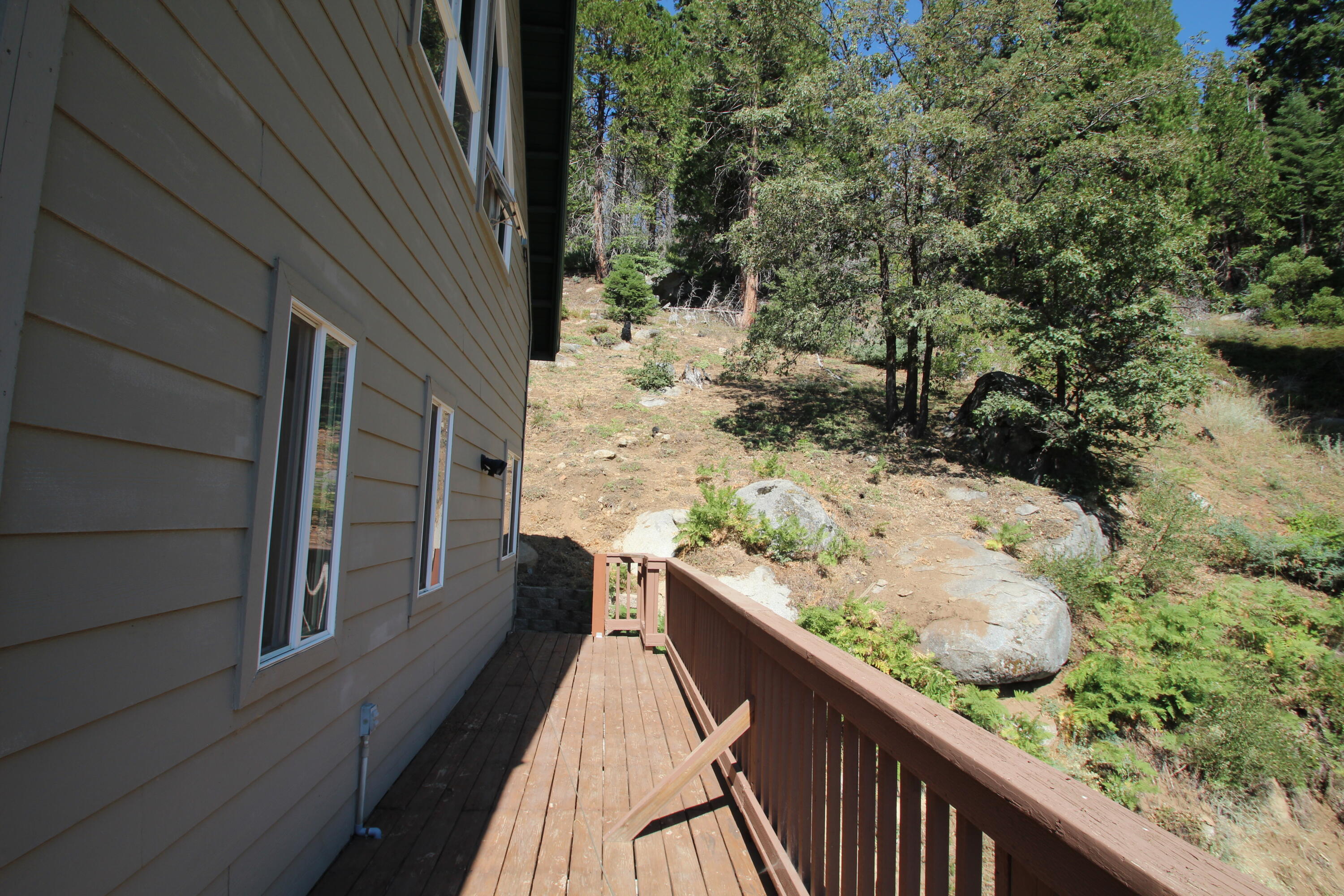 53434 Redwood Dr, Springville, CA 93265