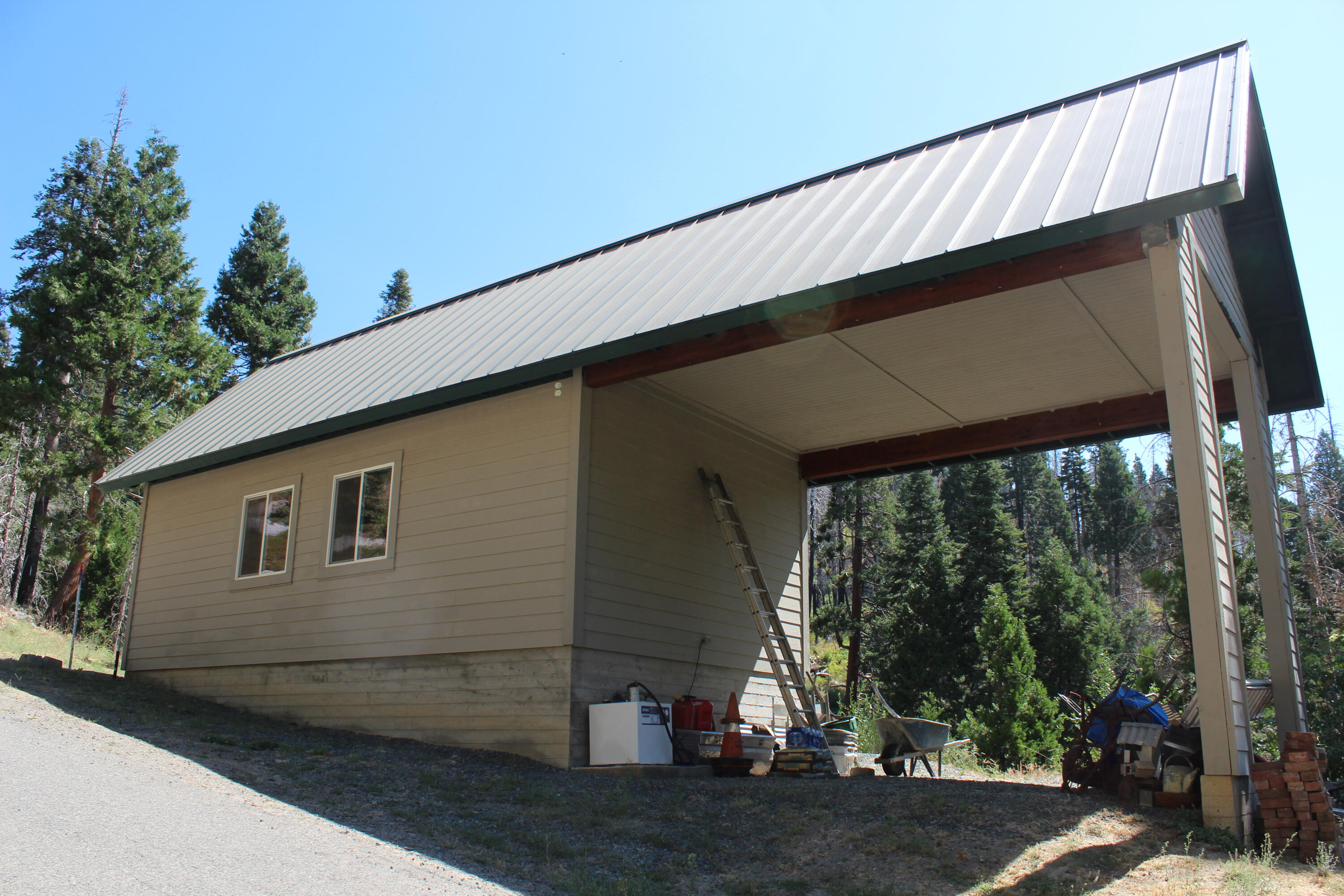 53434 Redwood Dr, Springville, CA 93265