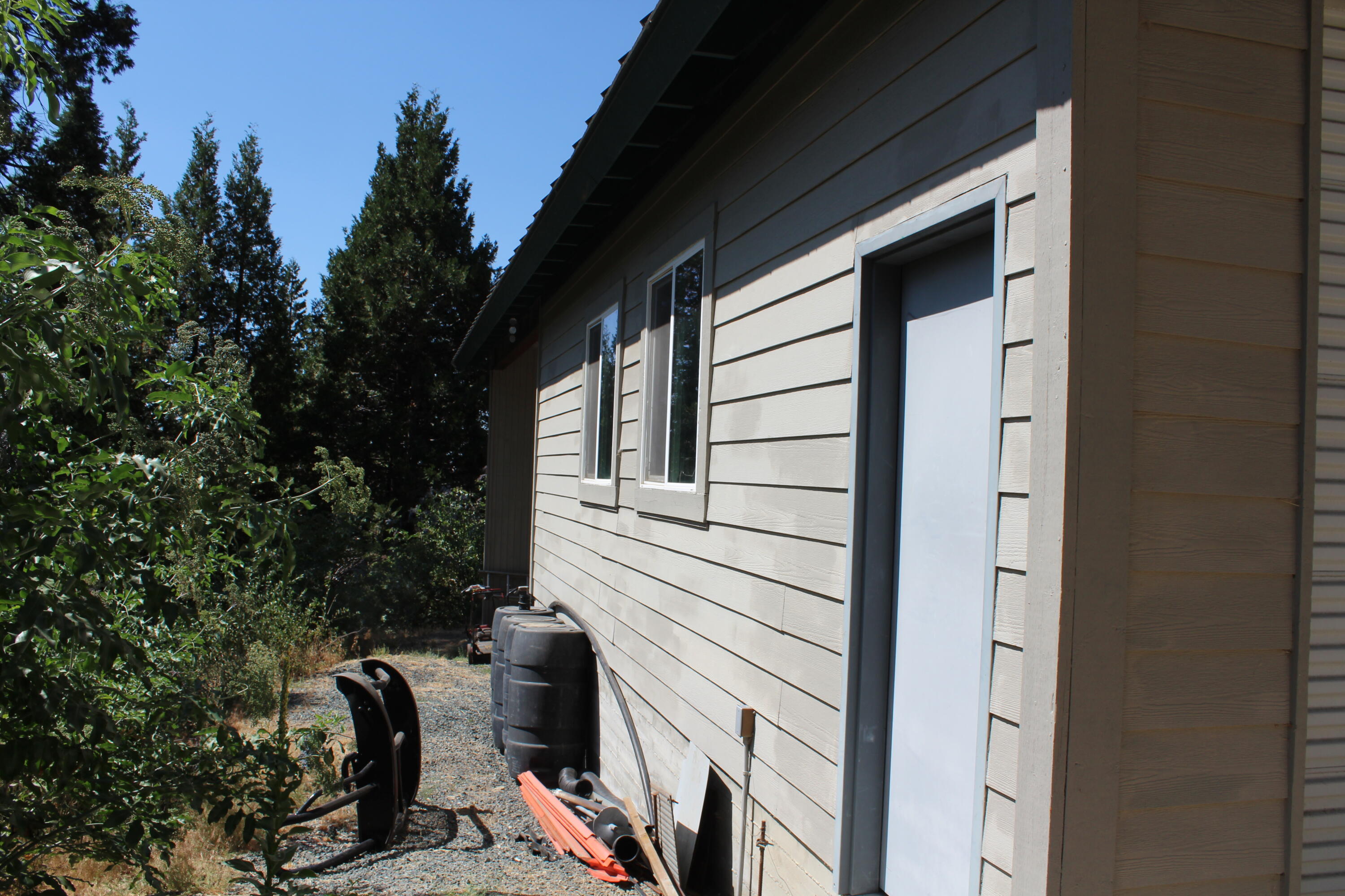 53434 Redwood Dr, Springville, CA 93265