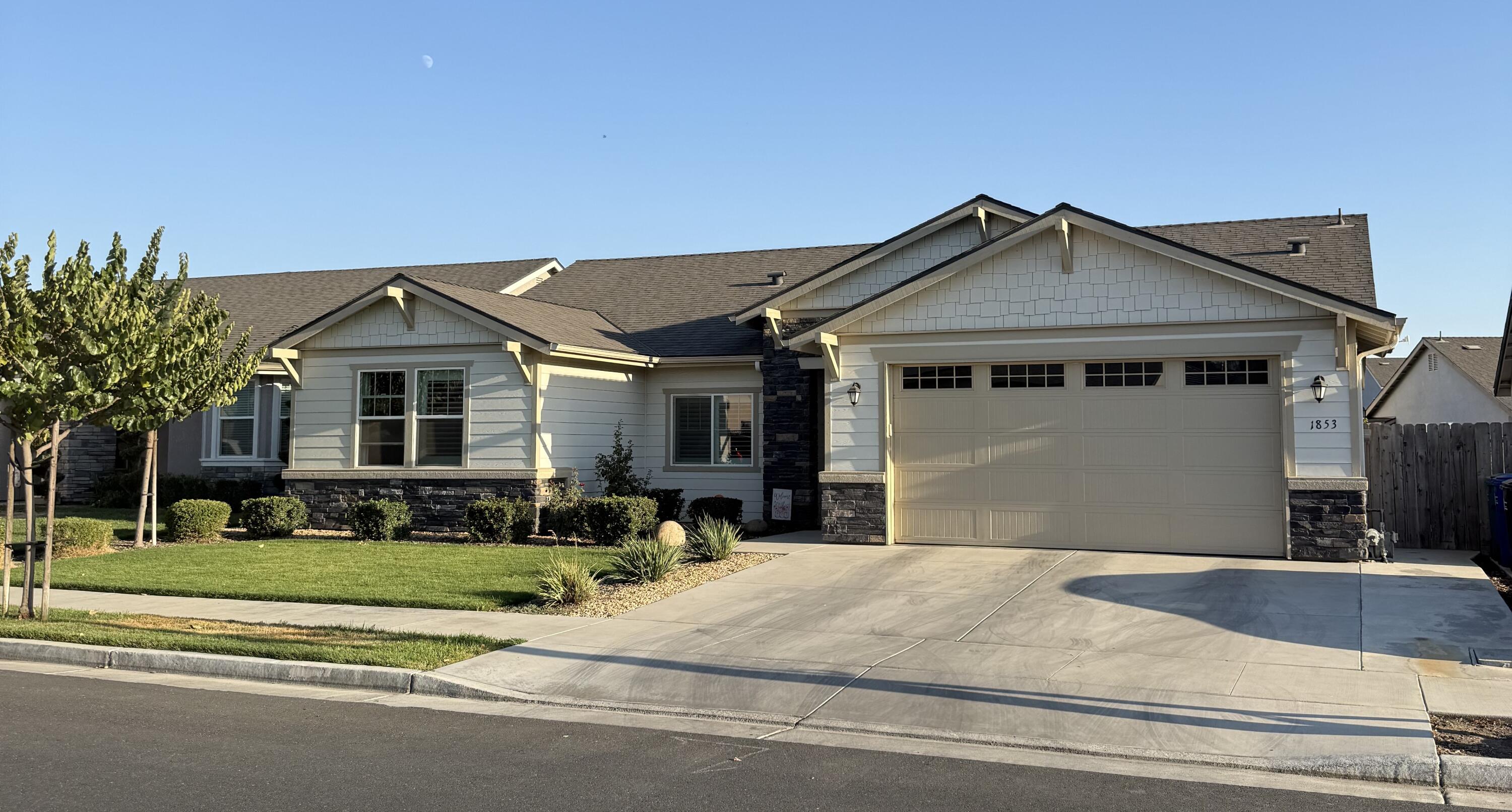 1853 W Date Ave, Porterville, CA 93257